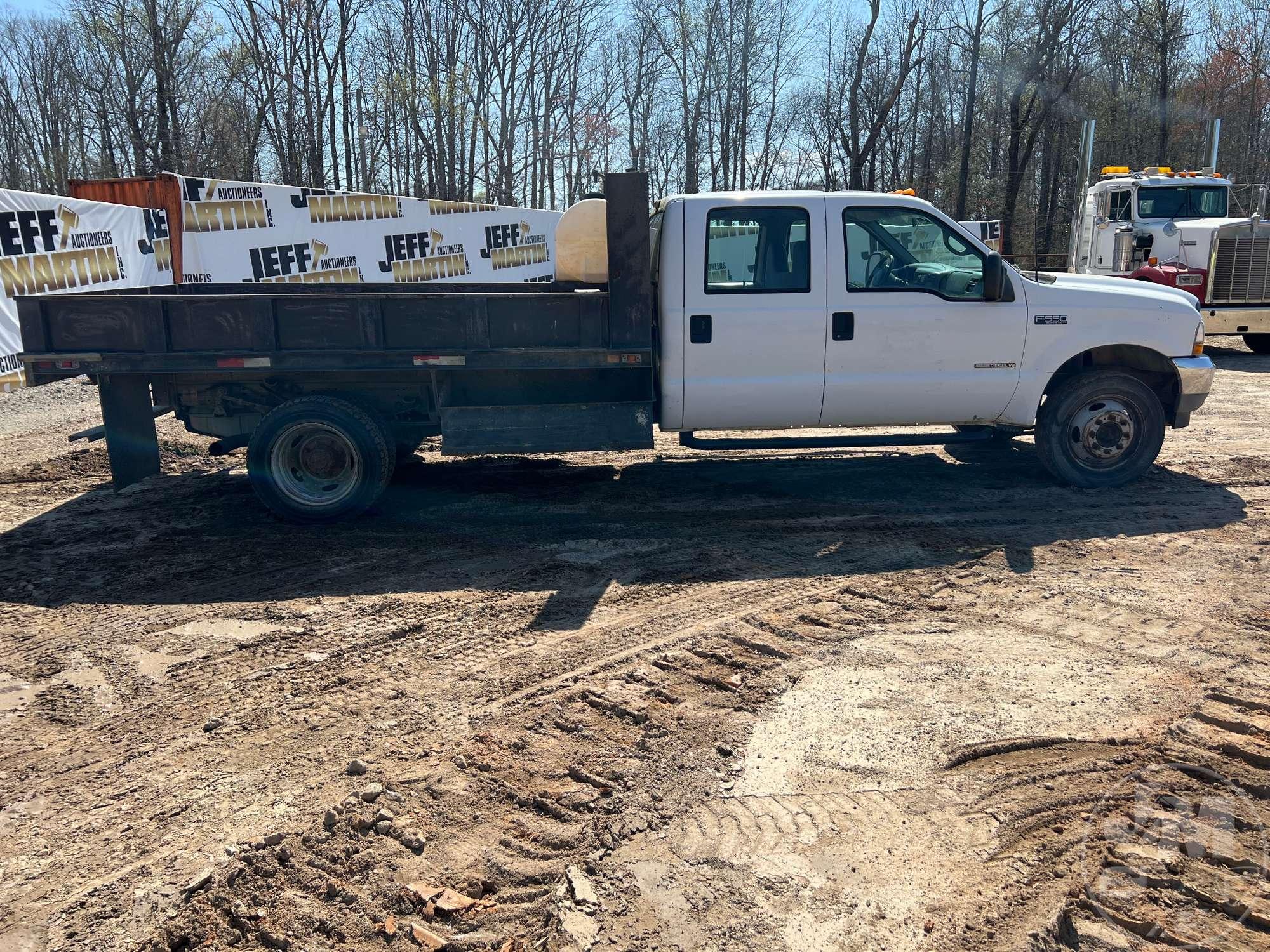 2002 FORD F-550 XL SUPER DUTY SINGLE AXLE CREW CAB FLATBED TRUCK VIN: 1FDAW56F12ED09621