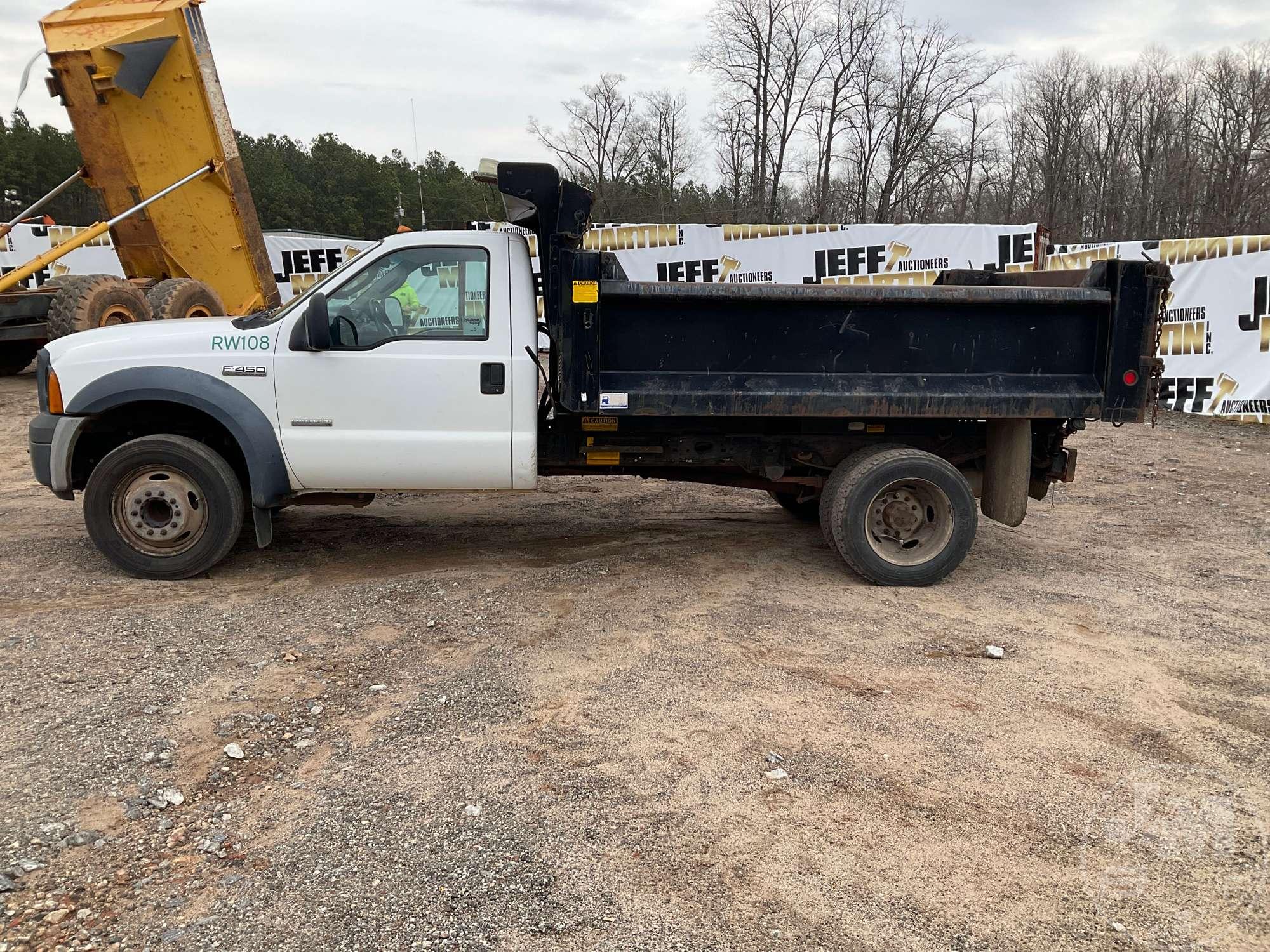 2006 FORD F-450 SINGLE AXLE DUMP TRUCK VIN: 1FDXF46P76ED07245