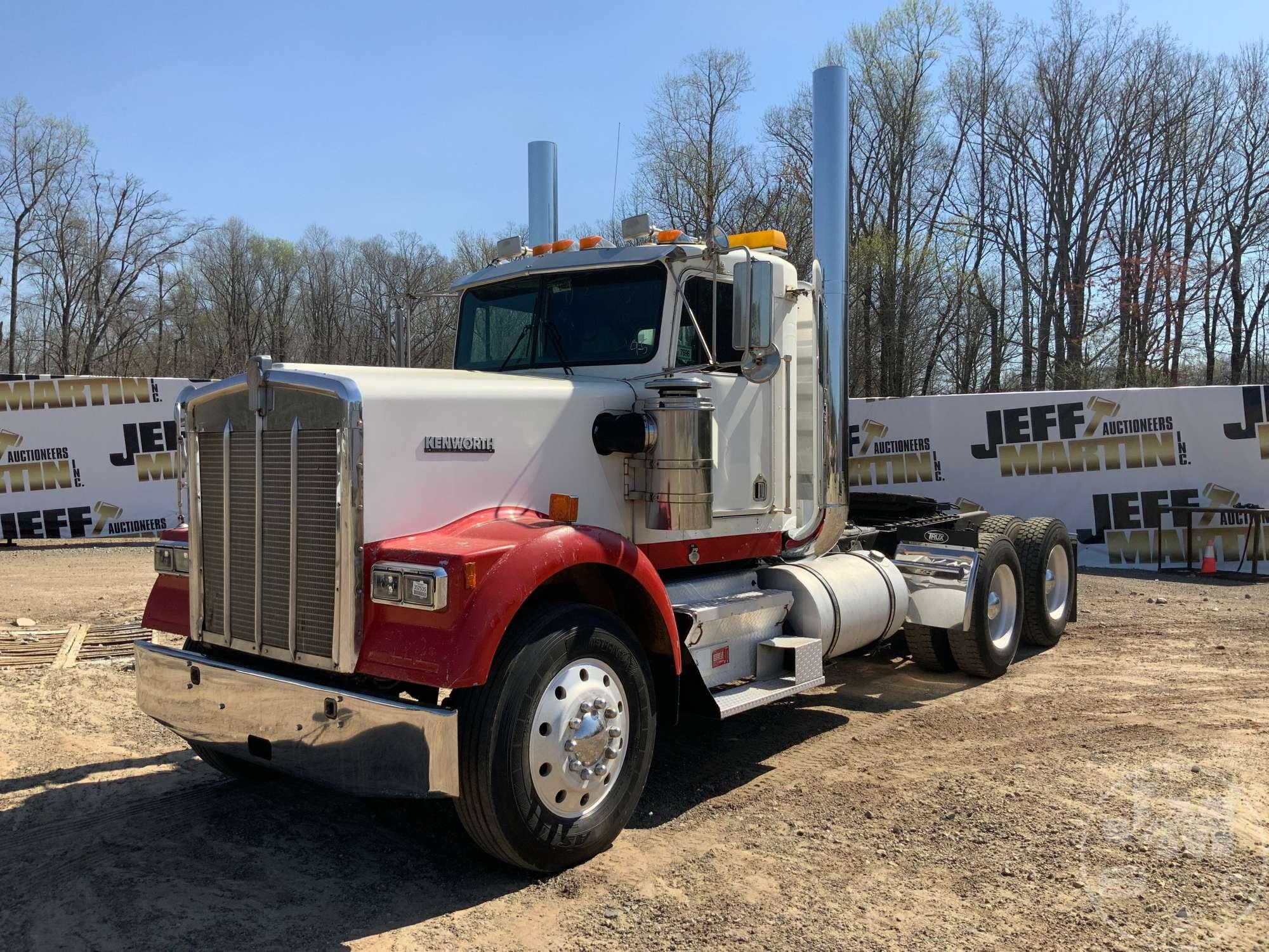 1995 KENWORTH W900 TANDEM AXLE DAY CAB TRUCK TRACTOR VIN: 2XKWDB9X7SM648536