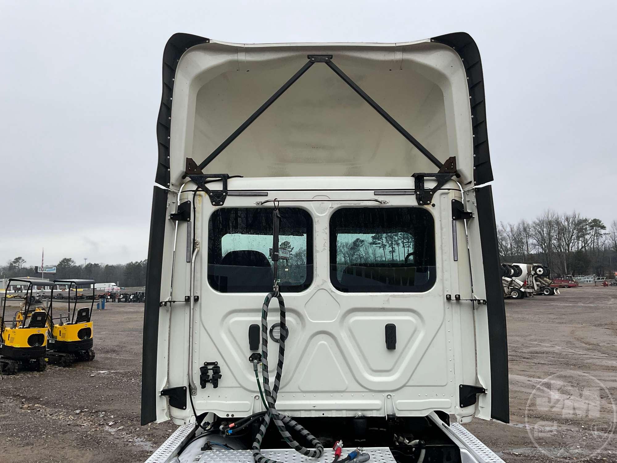 2018 FREIGHTLINER CASCADIA TANDEM AXLE DAY CAB TRUCK TRACTOR VIN: 1FUJGBDV5JLHS8071