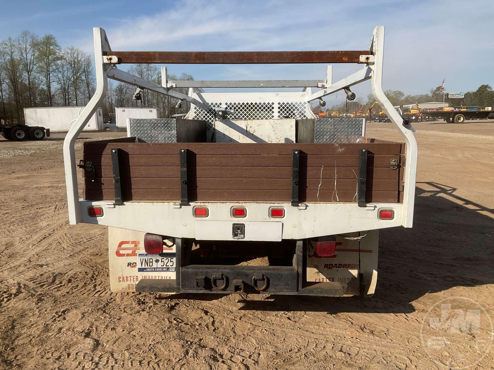 2007 FORD F-450 XL SUPER DUTY SINGLE AXLE REGULAR CAB FLATBED TRUCK VIN: 1FDXF46P17EB12372