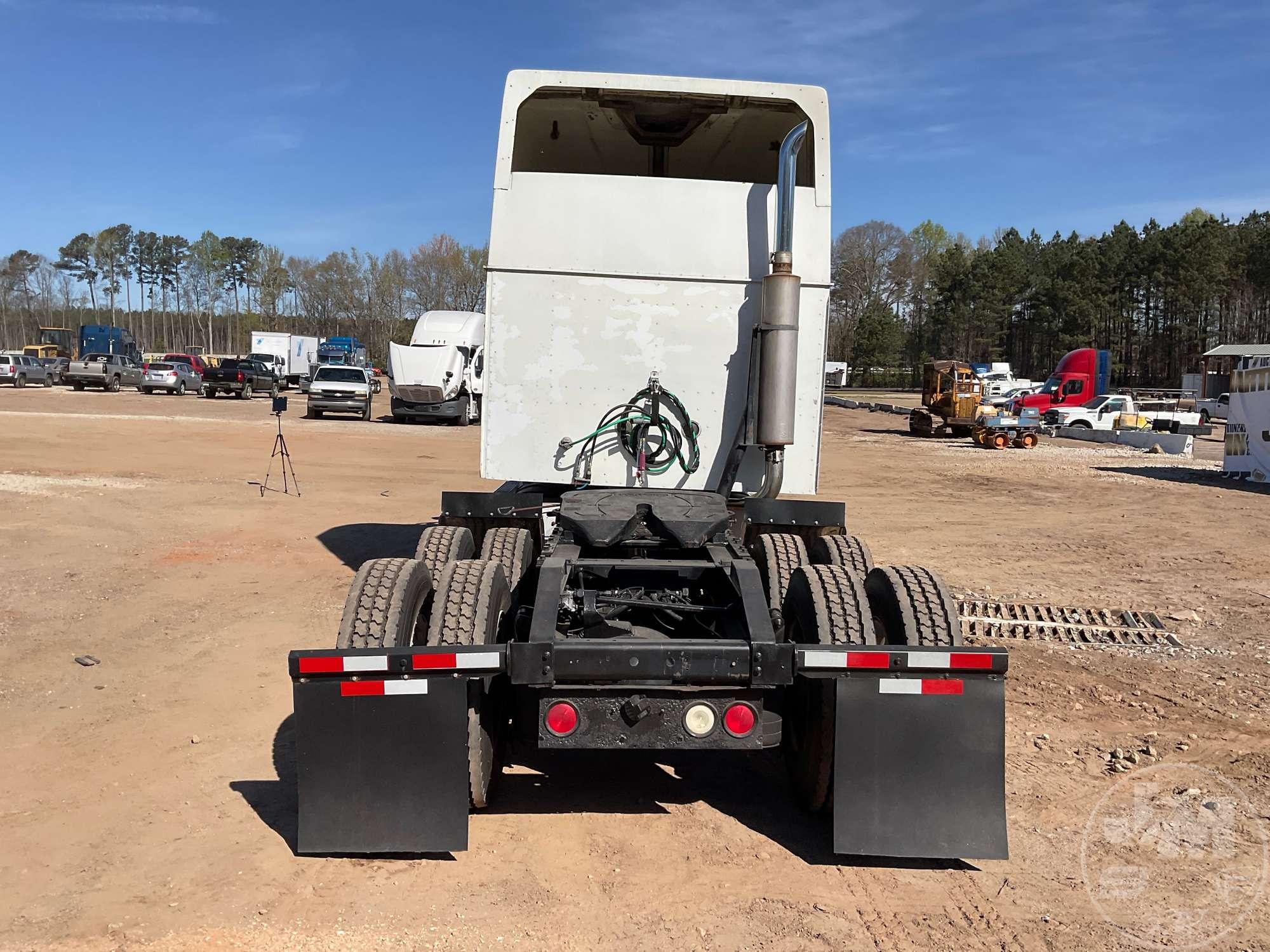 2005 INTERNATIONAL 9200I TANDEM AXLE TRUCK TRACTOR VIN: 2HSCEAPR85C042805