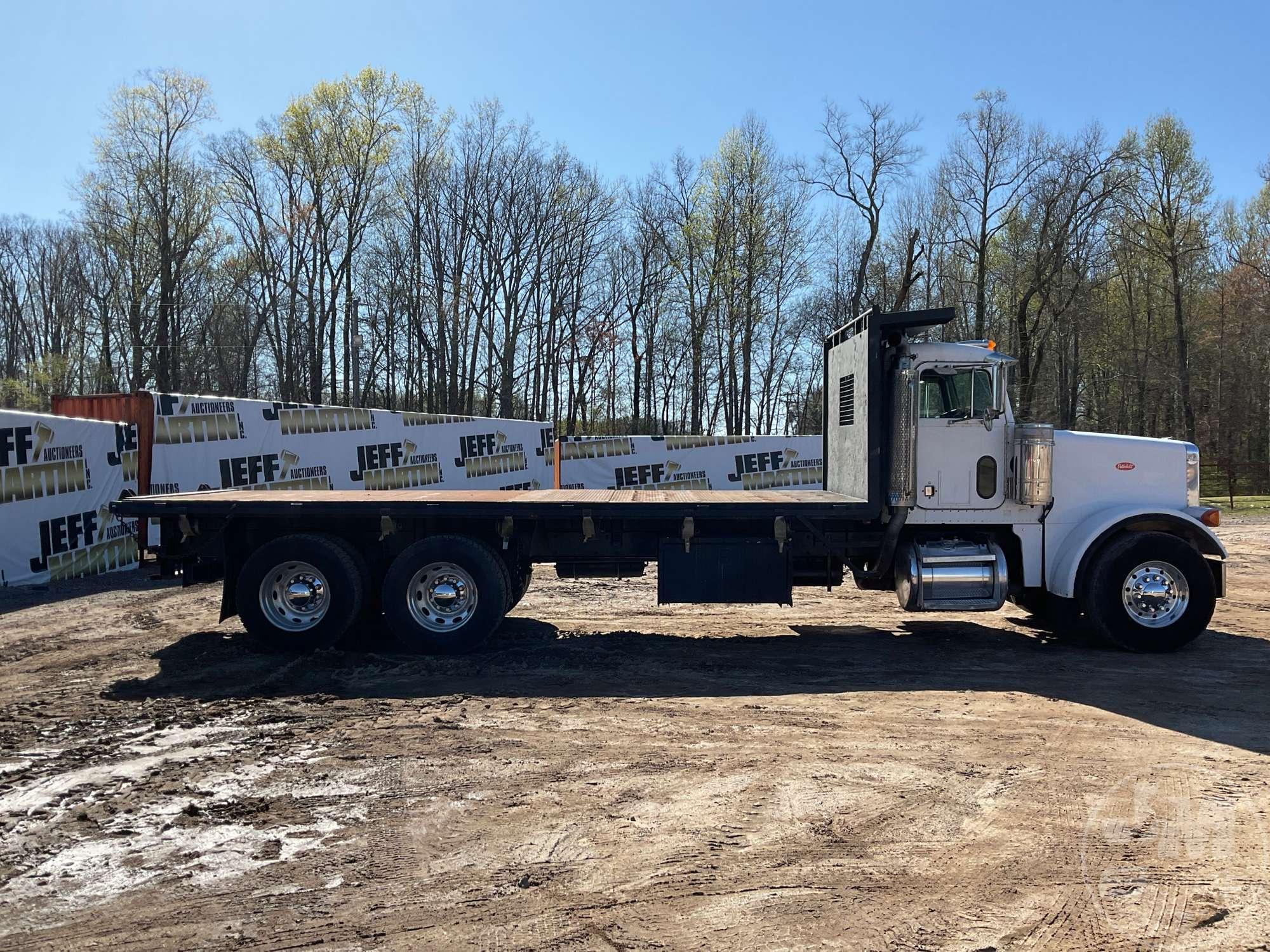 2004 PETERBILT 357 TANDEM AXLE FLATBED TRUCK VIN: 1NPALB0X74D812939