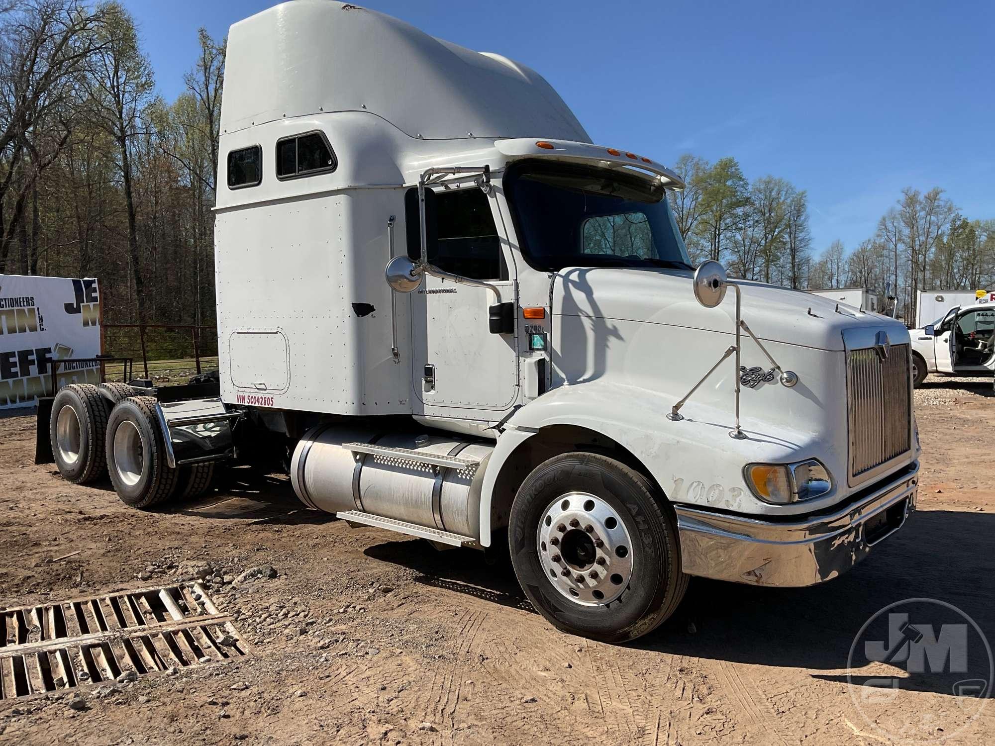 2005 INTERNATIONAL 9200I TANDEM AXLE TRUCK TRACTOR VIN: 2HSCEAPR85C042805