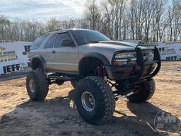 2000 CHEVROLET BLAZER VIN: 1GNCT18W7YK284267 SUV