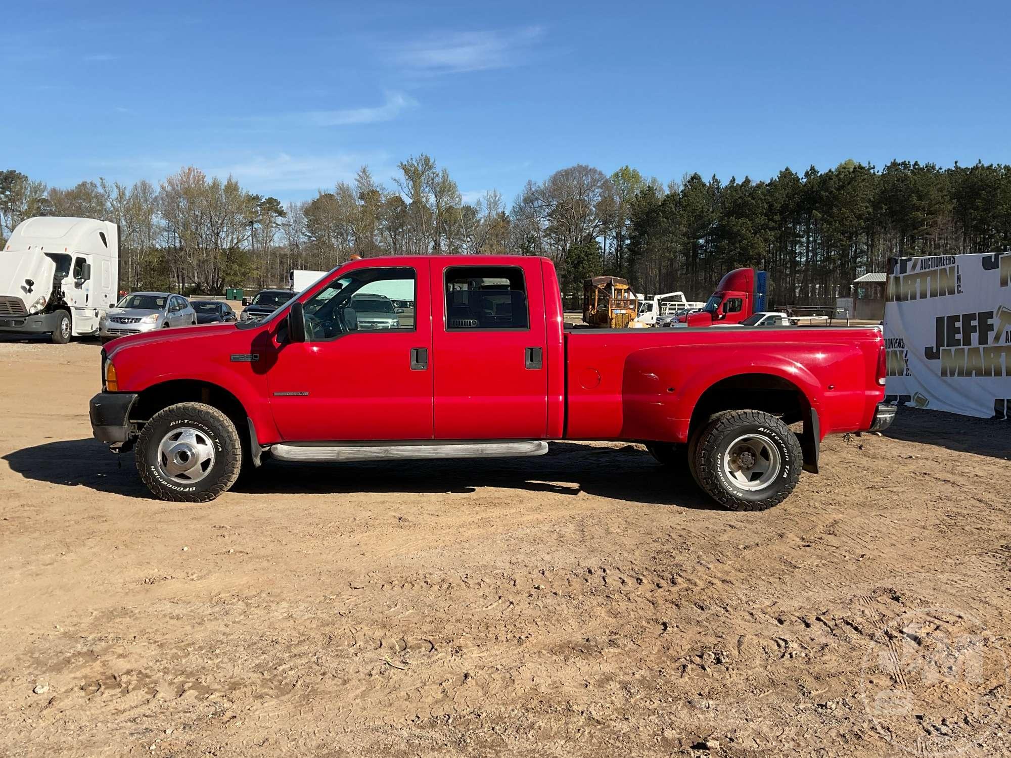 2001 FORD F-350 SUPER DUTY CREW CAB 4X4 1 TON TRUCK VIN: 1FTWW33F71EC41665