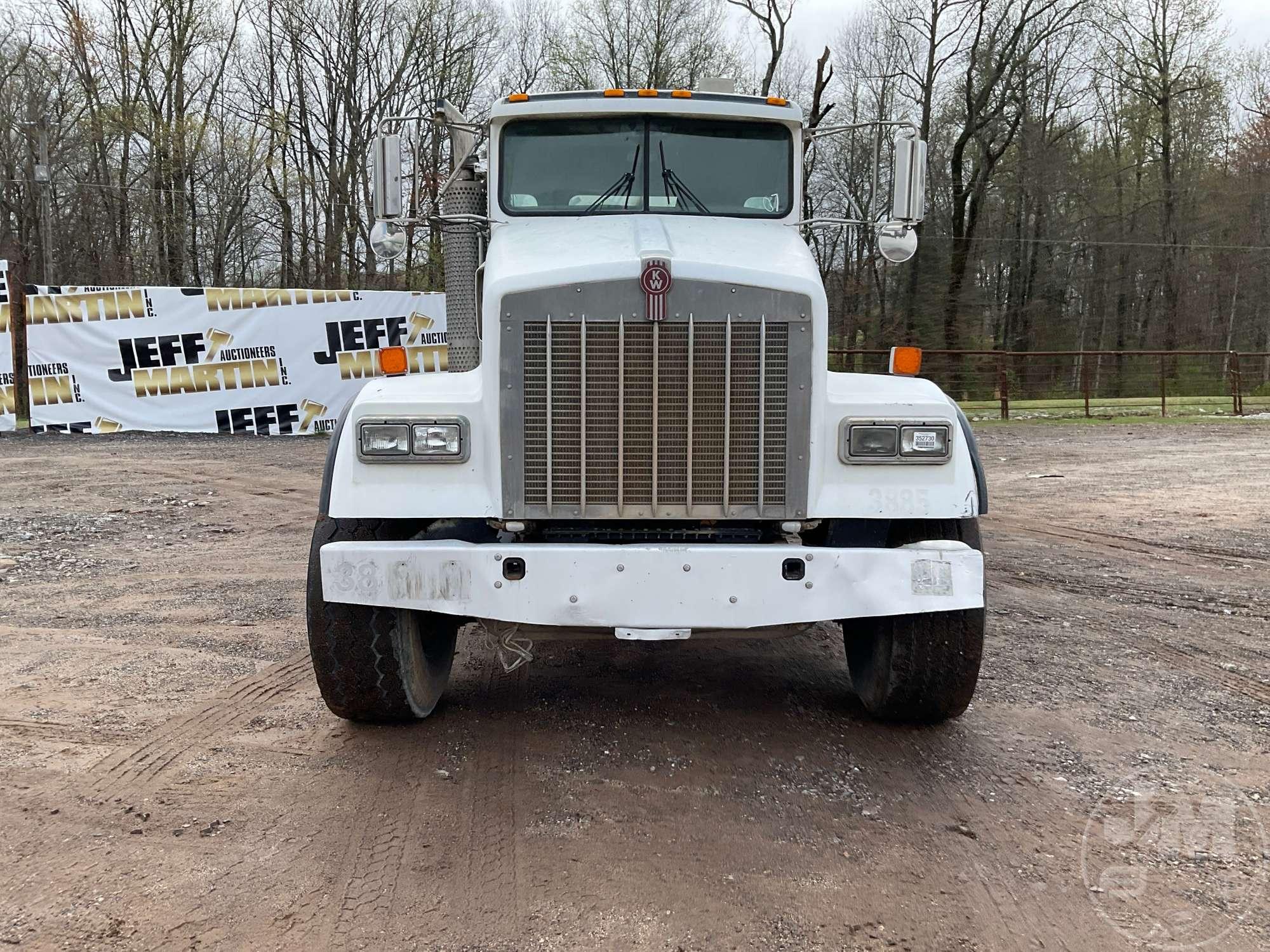 2007 KENWORTH W9 SERIES TANDEM AXLE REAR DISCHARGE MIXER TRUCK VIN: 1NKWL00X77J170003