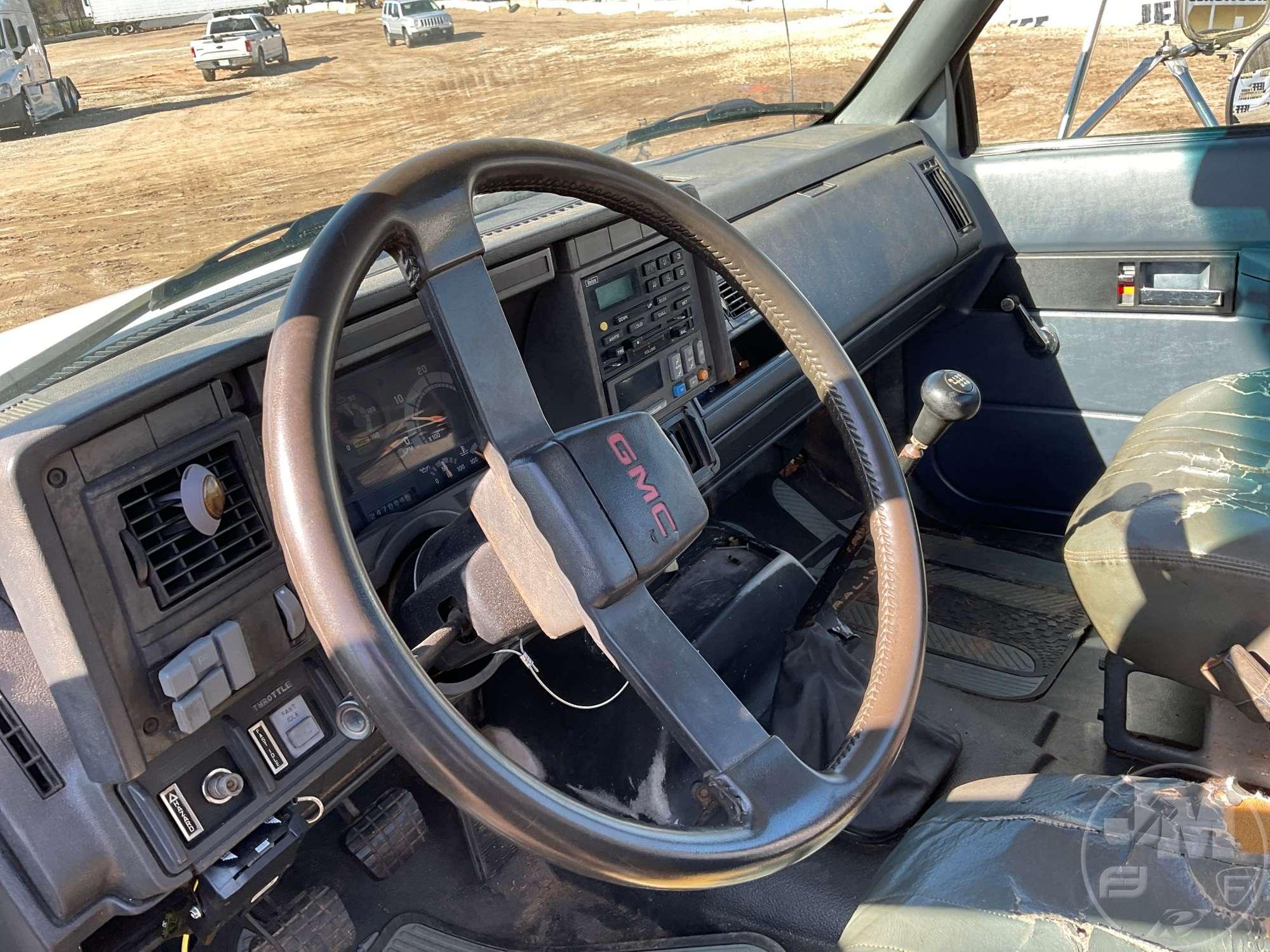 2002 GMC C7500 SINGLE AXLE DAY CAB TRUCK TRACTOR VIN: 1GDM7H1C52J516254