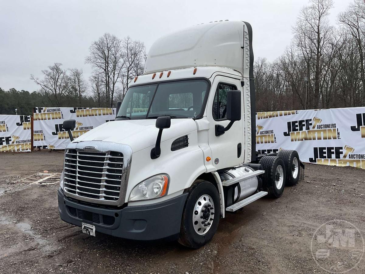 2018 FREIGHTLINER CASCADIA TANDEM AXLE DAY CAB TRUCK TRACTOR VIN: 1FUJGBDV5JLHS8071