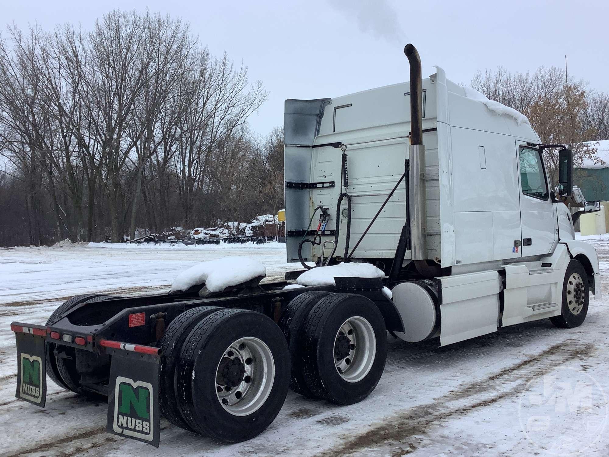 2015 VOLVO VNL64T TANDEM AXLE TRUCK TRACTOR VIN: 4V4NC9EH7FN913595