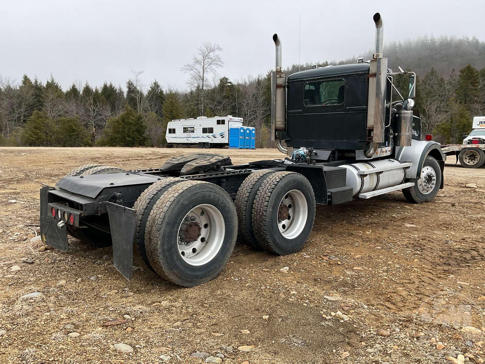 1996 WESTERN STAR 4964F TANDEM AXLE DAY CAB TRUCK TRACTOR VIN: 2WKPDCCH7TK942234