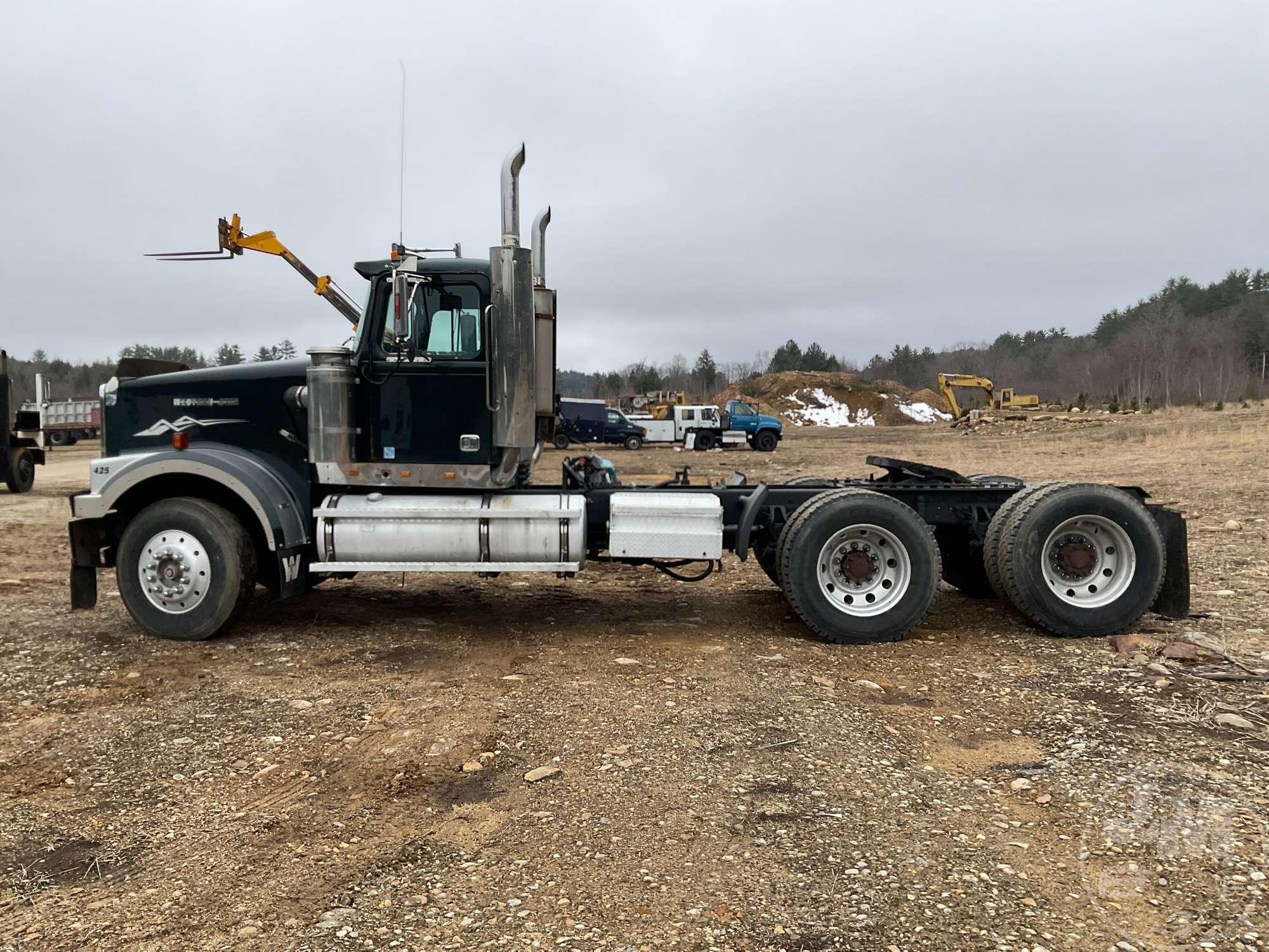 1996 WESTERN STAR 4964F TANDEM AXLE DAY CAB TRUCK TRACTOR VIN: 2WKPDCCH7TK942234