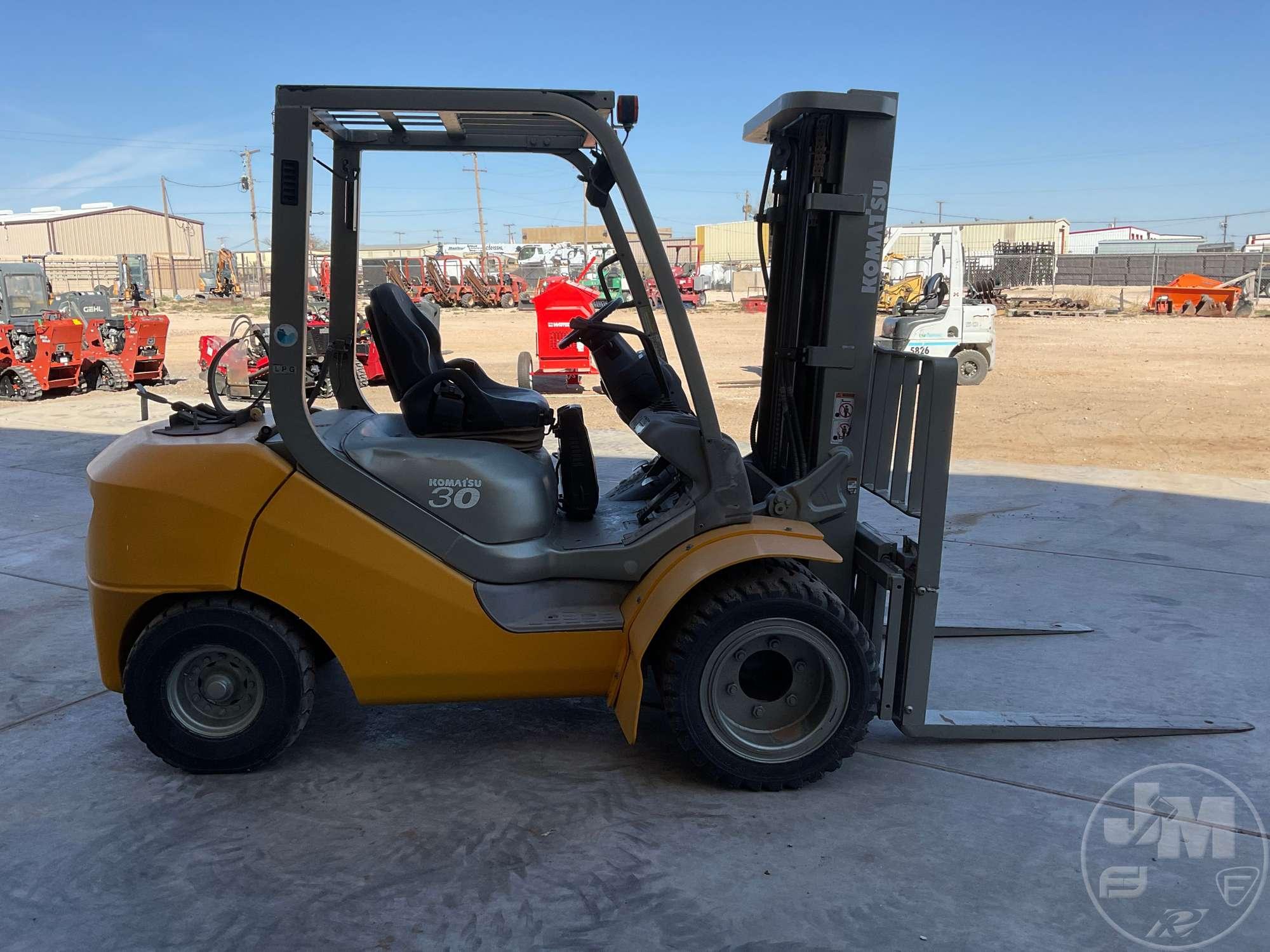 2006 KOMATSU FG30HT-16 PNEUMATIC TIRE FORKLIFT SN: 203710A