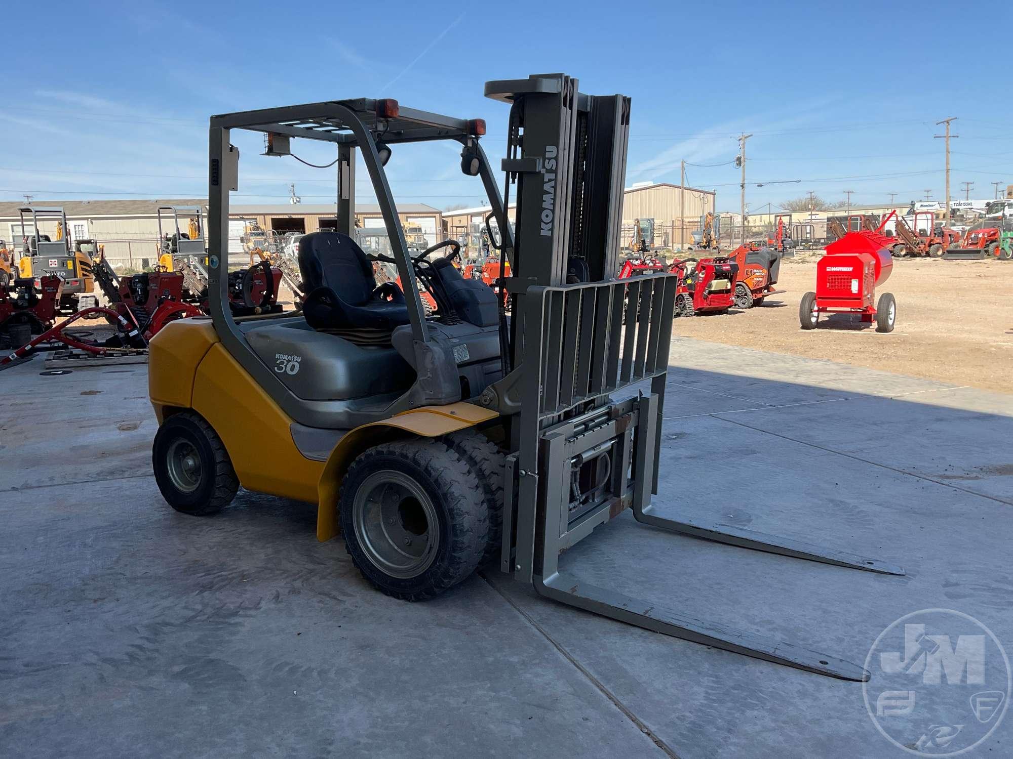 2006 KOMATSU FG30HT-16 PNEUMATIC TIRE FORKLIFT SN: 203710A