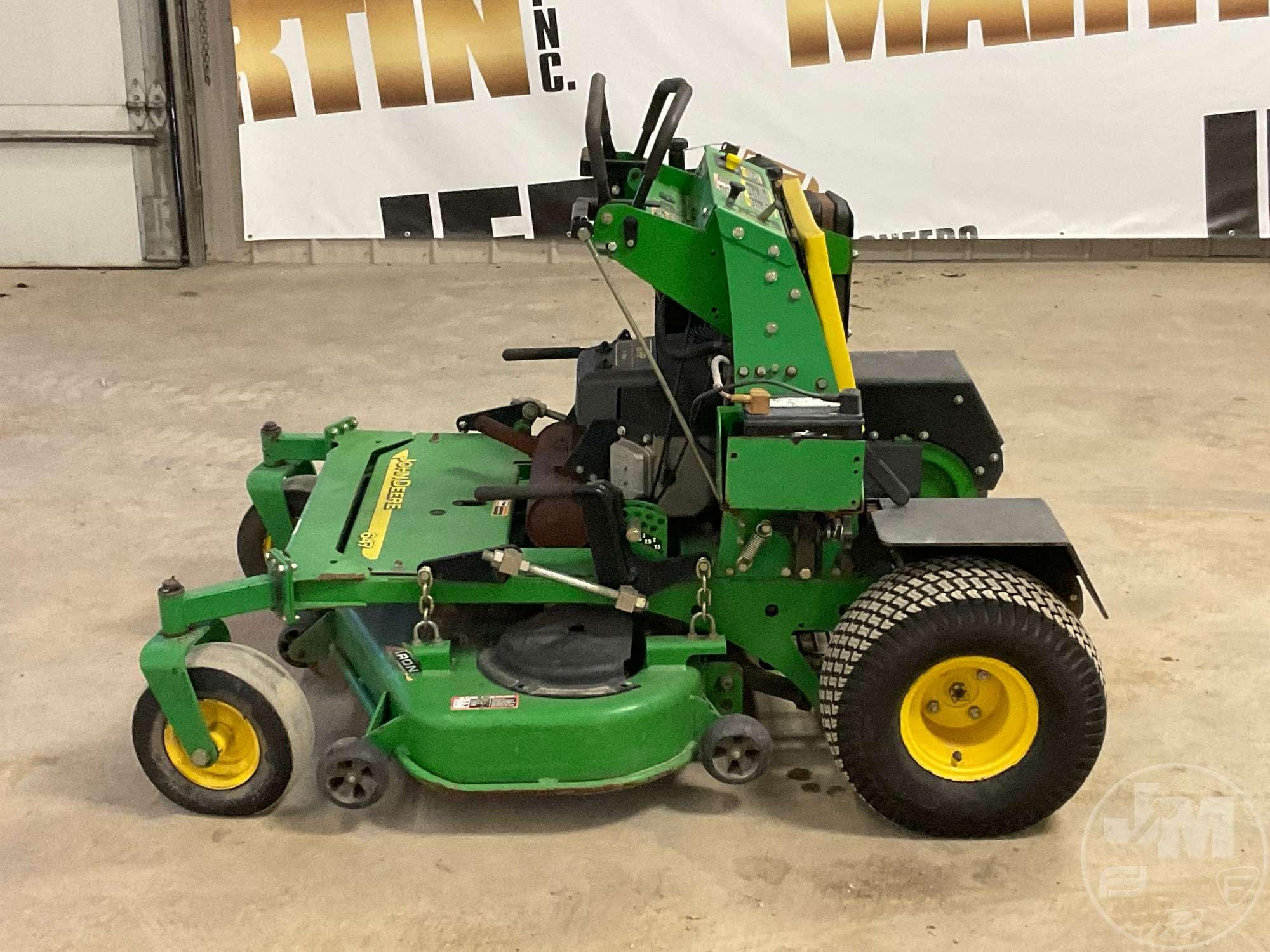 JOHN DEERE 647 STAND ON