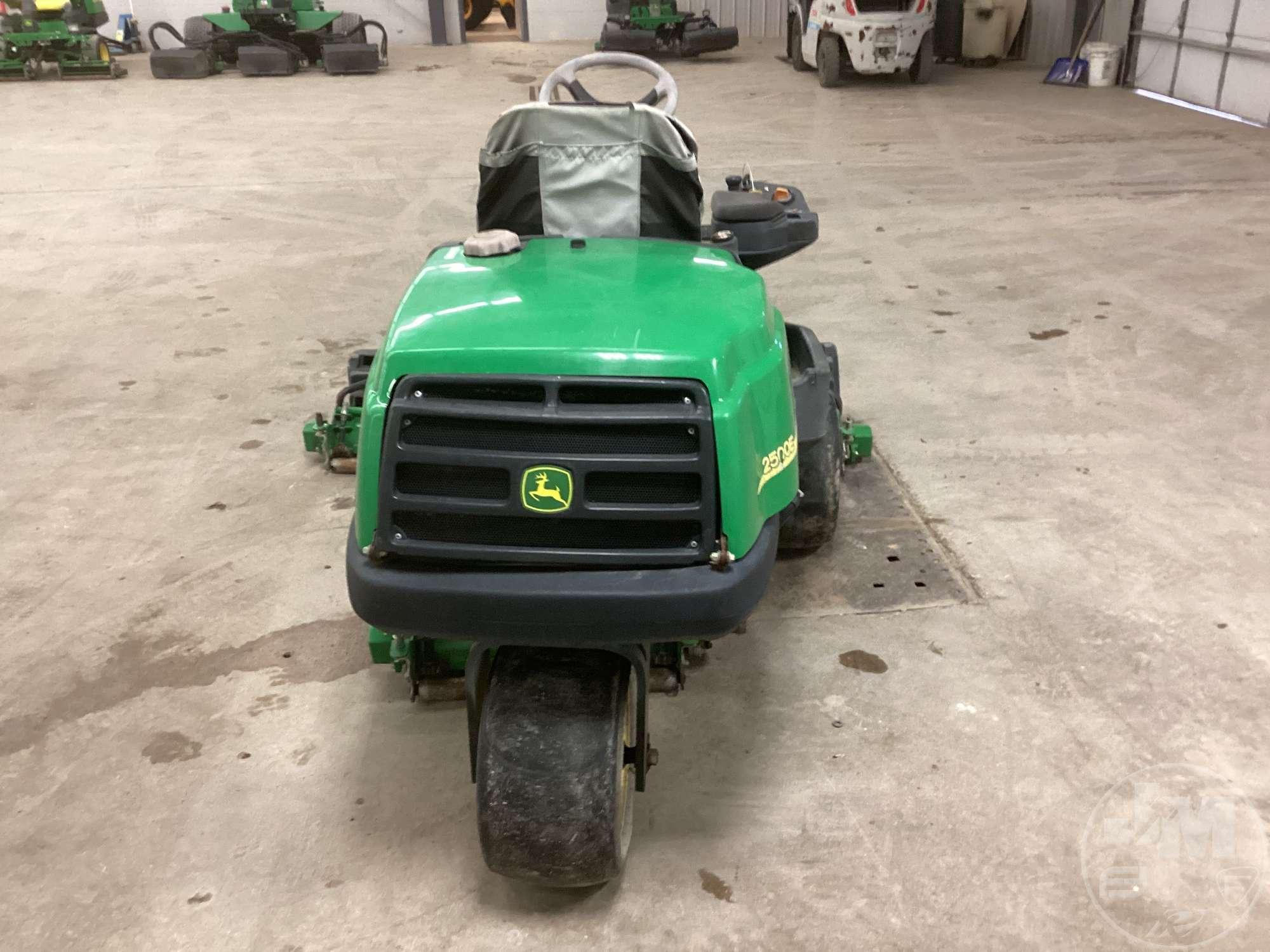 JOHN DEERE 2500E SN: TC250ED020418 REEL MOWER