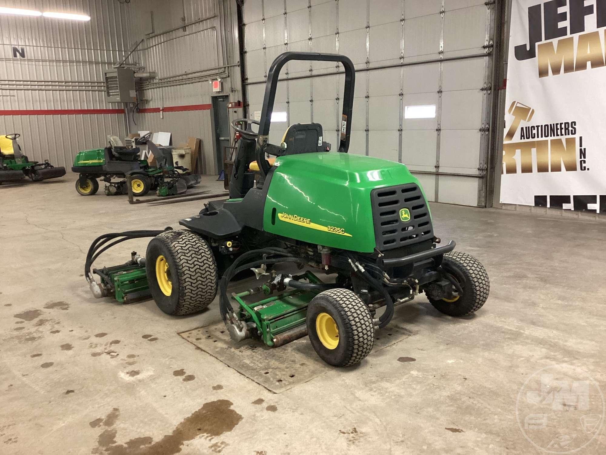 JOHN DEERE 3235C GREENS REEL MOWER SN: TC3235C020158