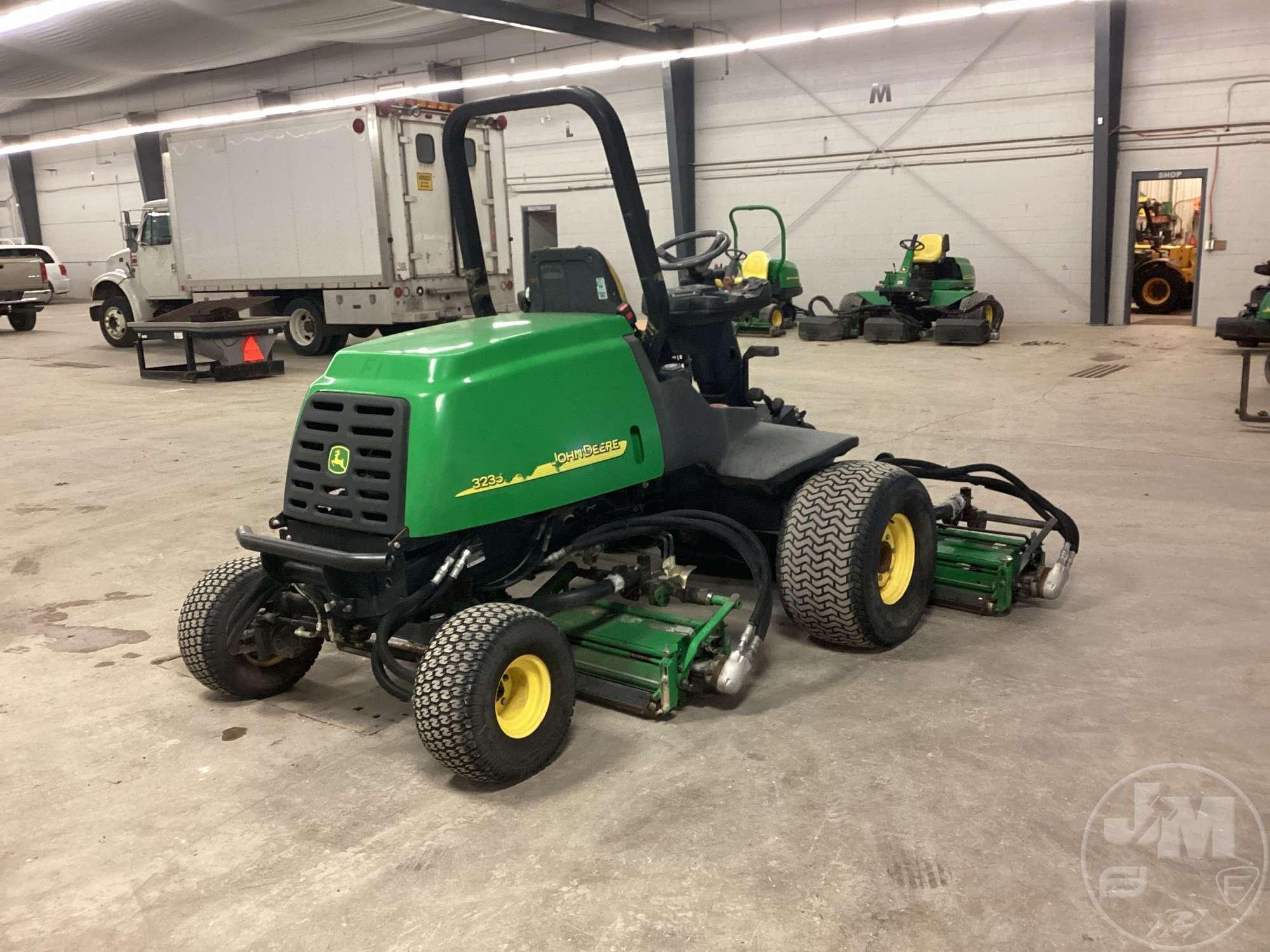 JOHN DEERE 3235C GREENS REEL MOWER SN: TC3235C020158