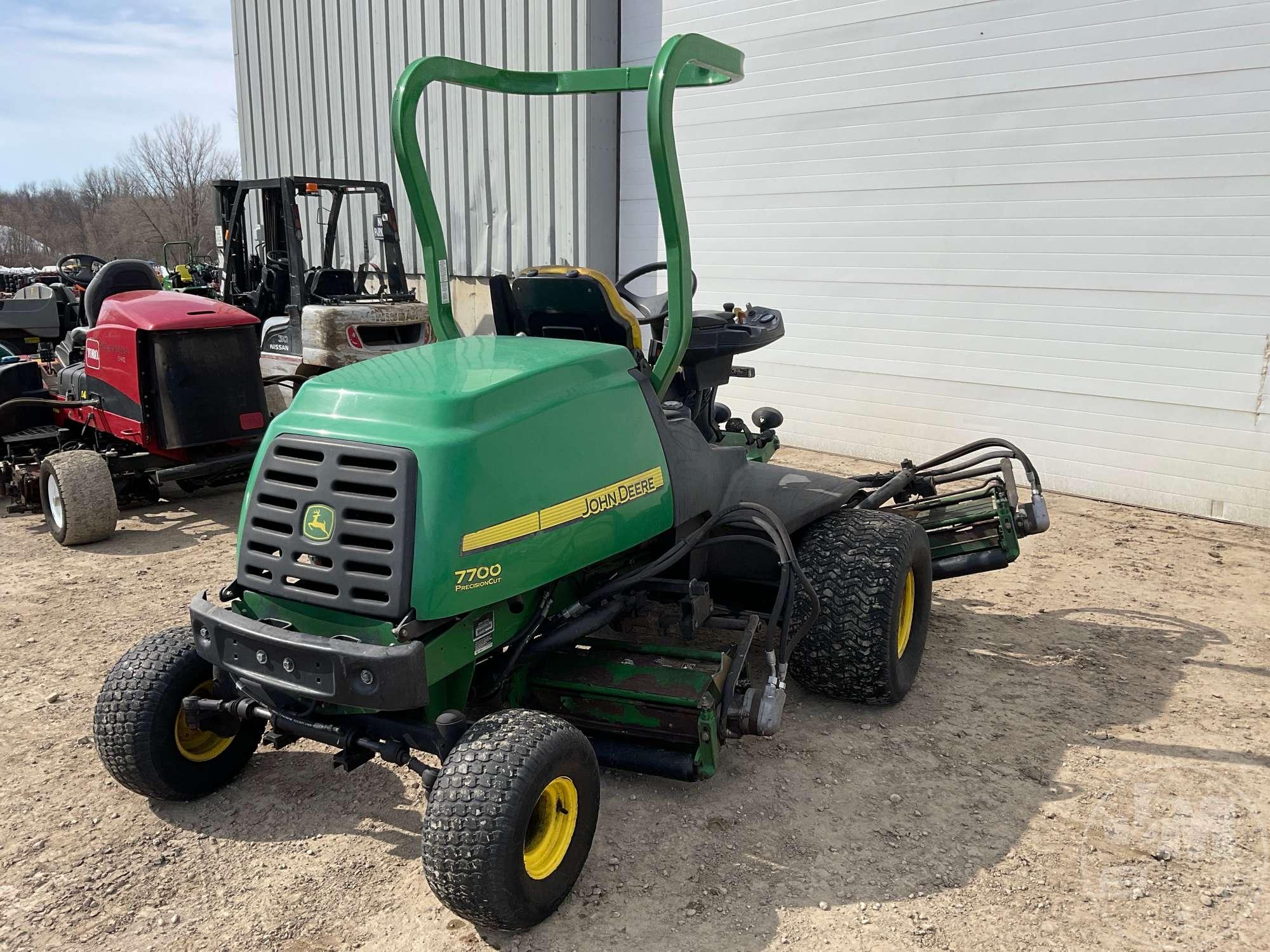 2008 JOHN DEERE 7700 PRECISION CUT REEL FAIRWAY MOWER SN: TC7700X010152