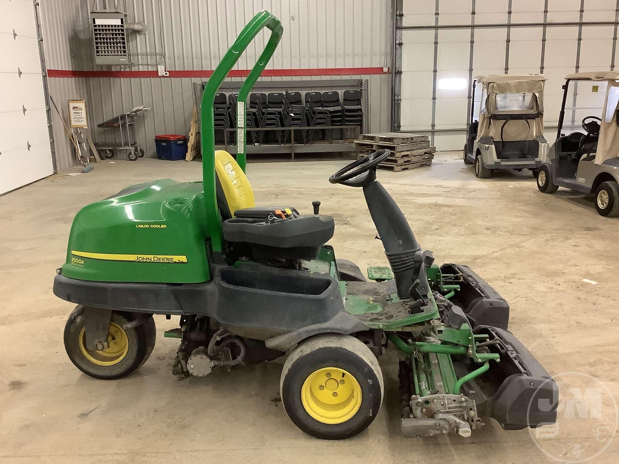 JOHN DEERE 2500E GREENS REEL MOWER SN: TC25EHG030042