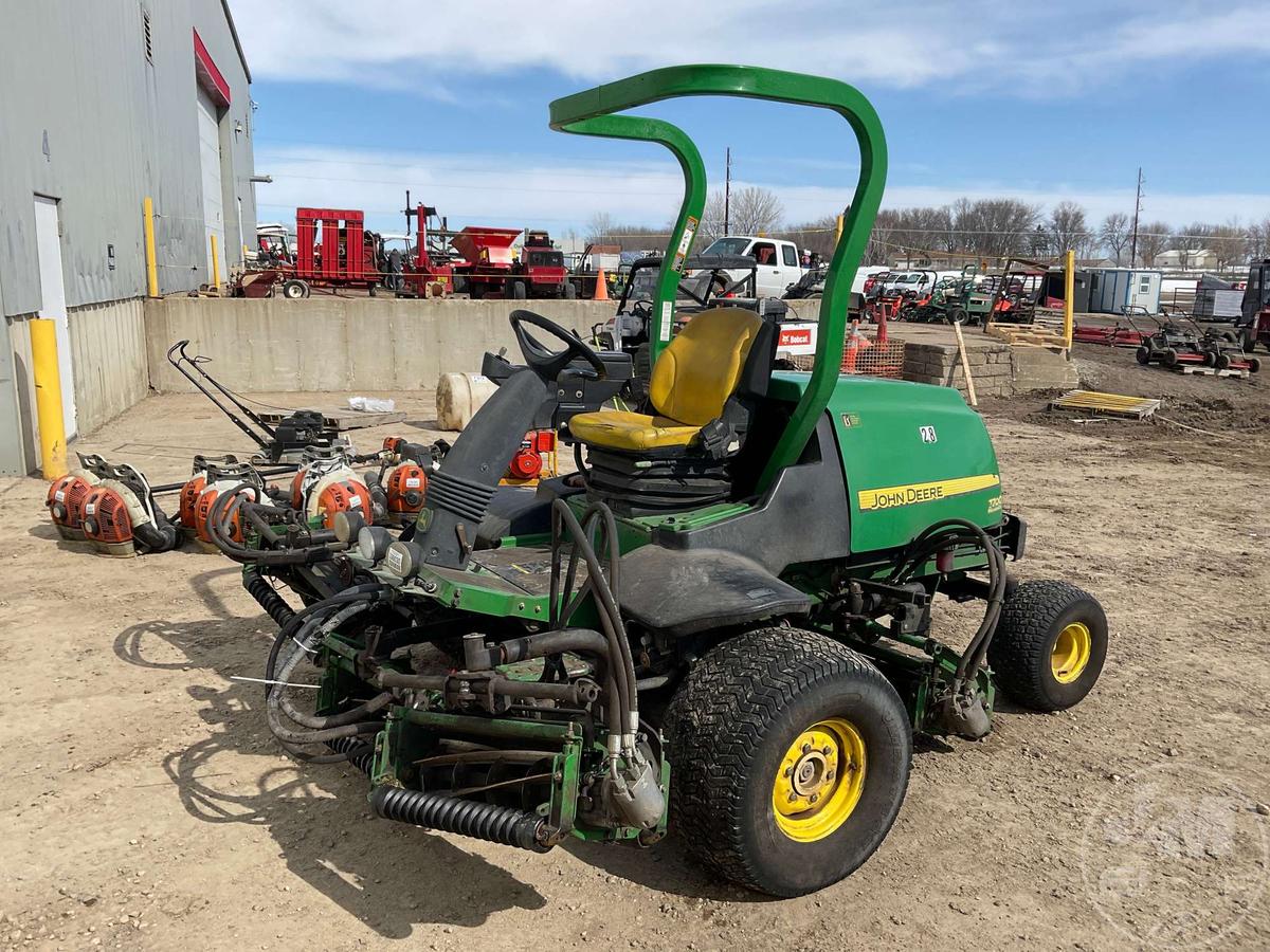 2008 JOHN DEERE 7700 PRECISION CUT REEL FAIRWAY MOWER SN: TC7700X010152