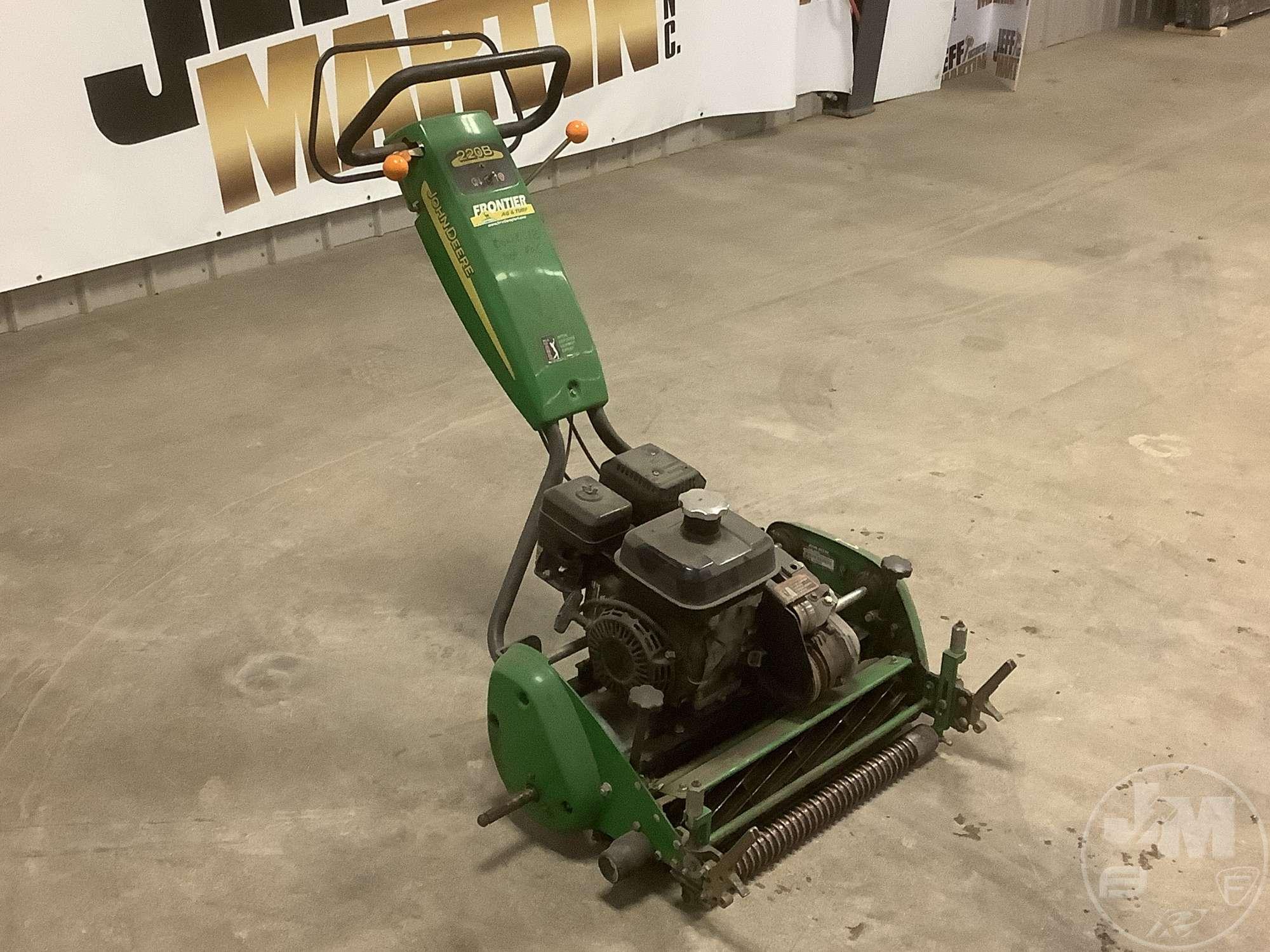 JOHN DEERE 220B GREENS REEL MOWER SN: M0220BX020485