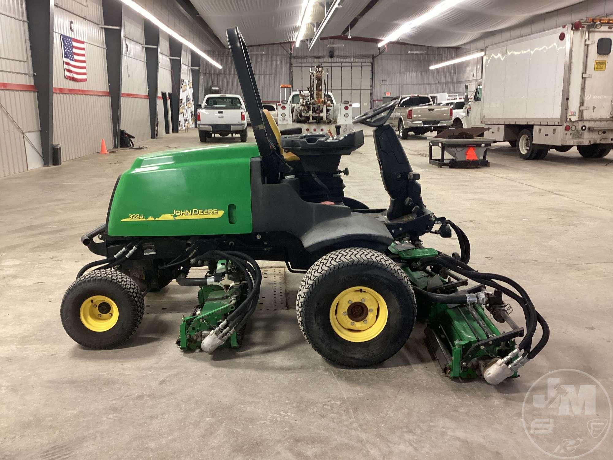 JOHN DEERE 3235C GREENS REEL MOWER SN: TC3235C020158