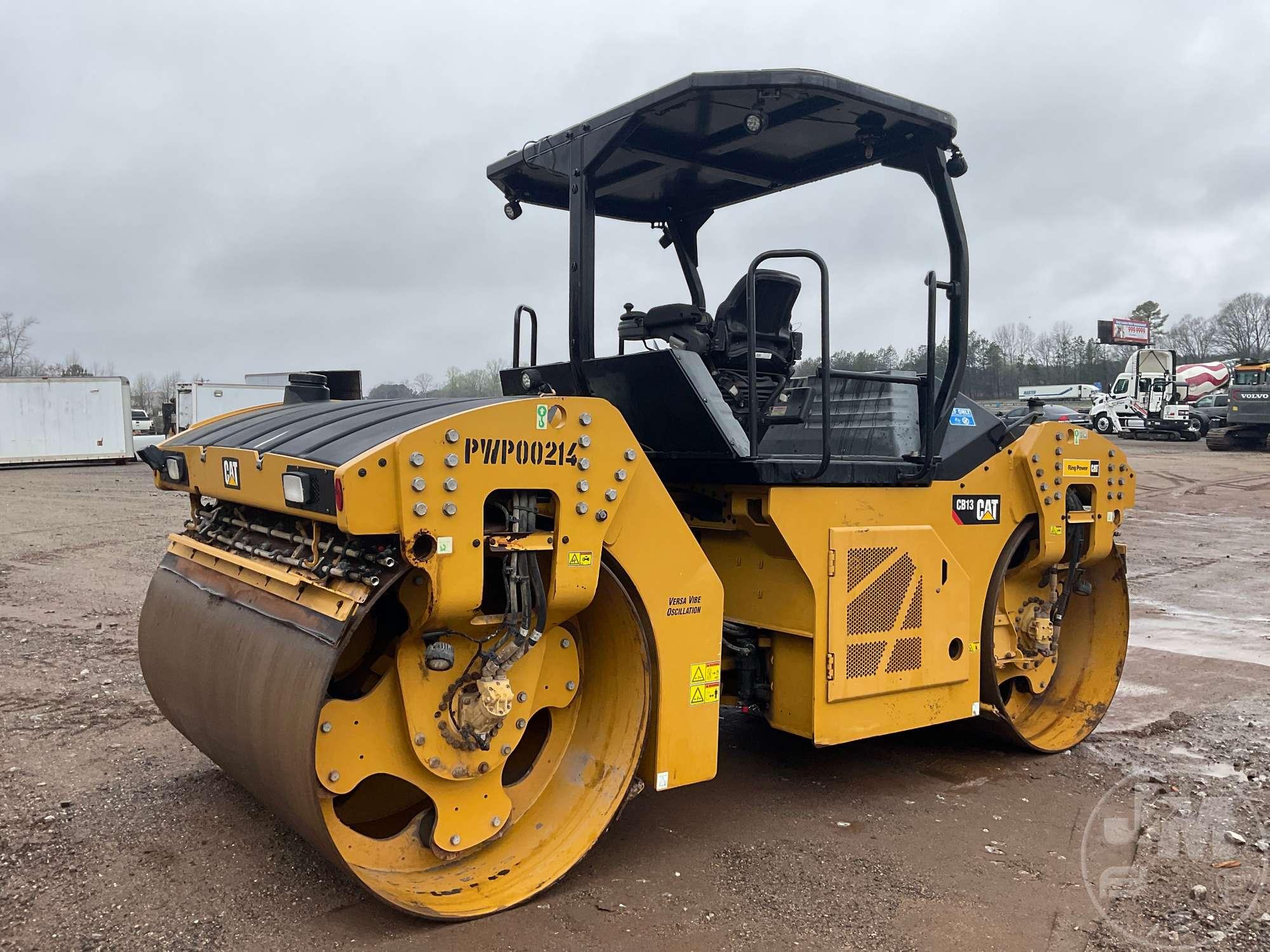 2019 CATERPILLAR CB13 TANDEM VIBRATORY ROLLER SN: CAT0CB13TPWP00214