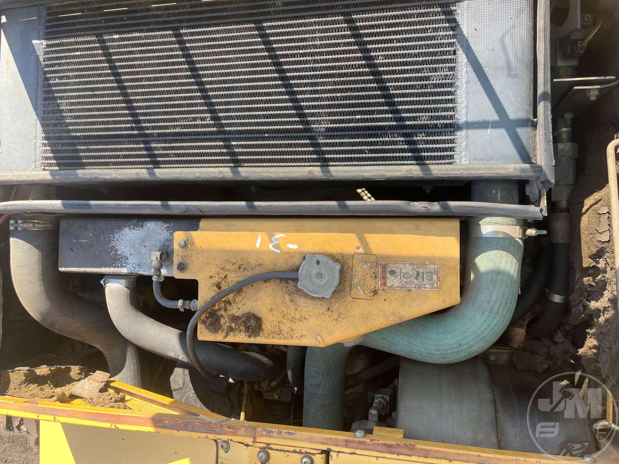 2007 CATERPILLAR AP1000D RUBBER TIRE PAVER  SN: EAD00131