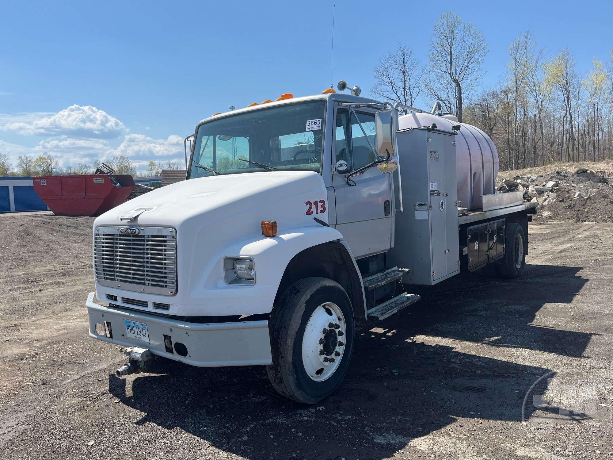 2001 FREIGHTLINER FL106 SINGLE AXLE WATER TRUCK VIN: 1FUBB1B881HJ34505