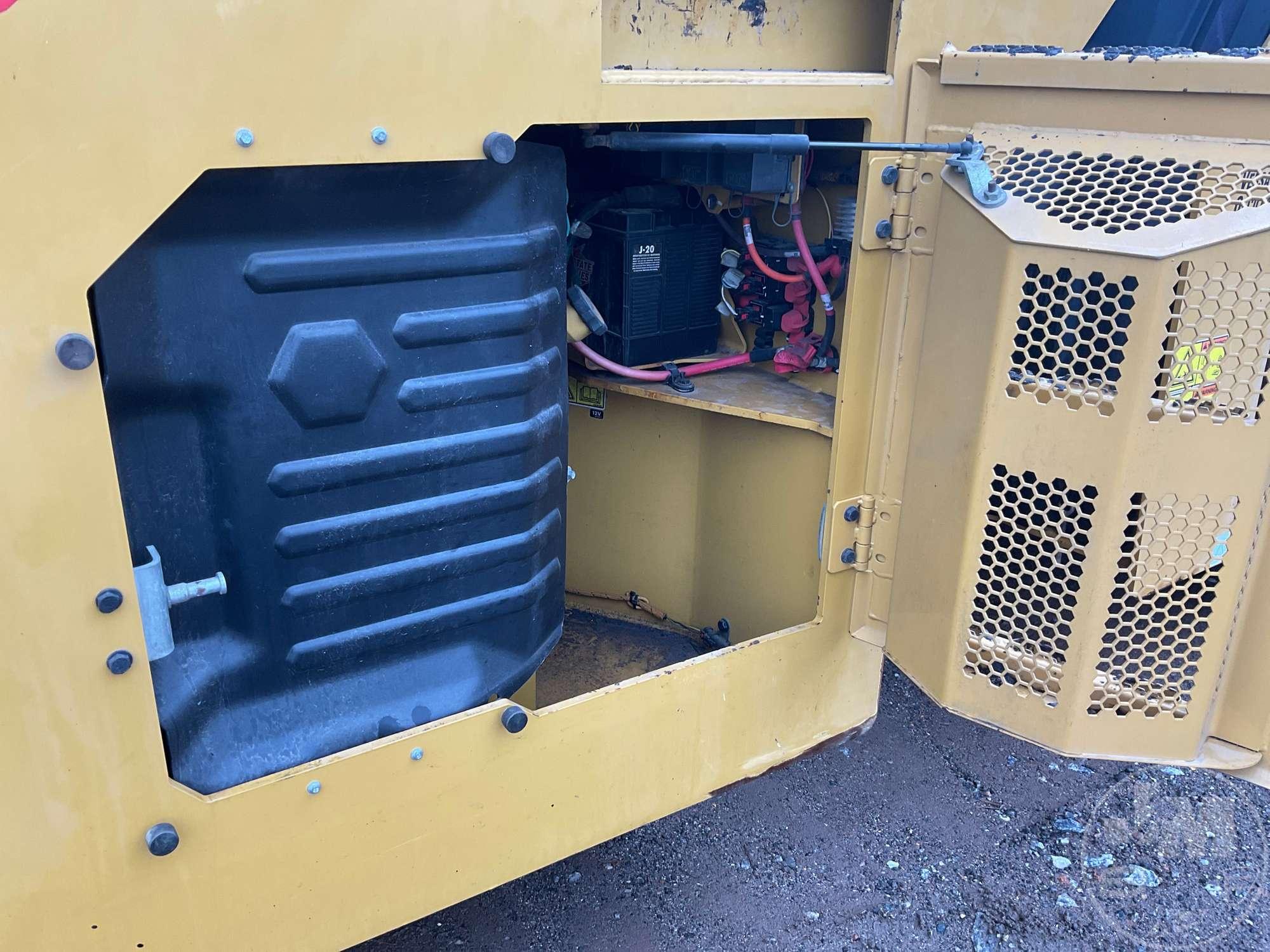 2019 CATERPILLAR CB13 TANDEM VIBRATORY ROLLER SN: CAT0CB13TPWP00214