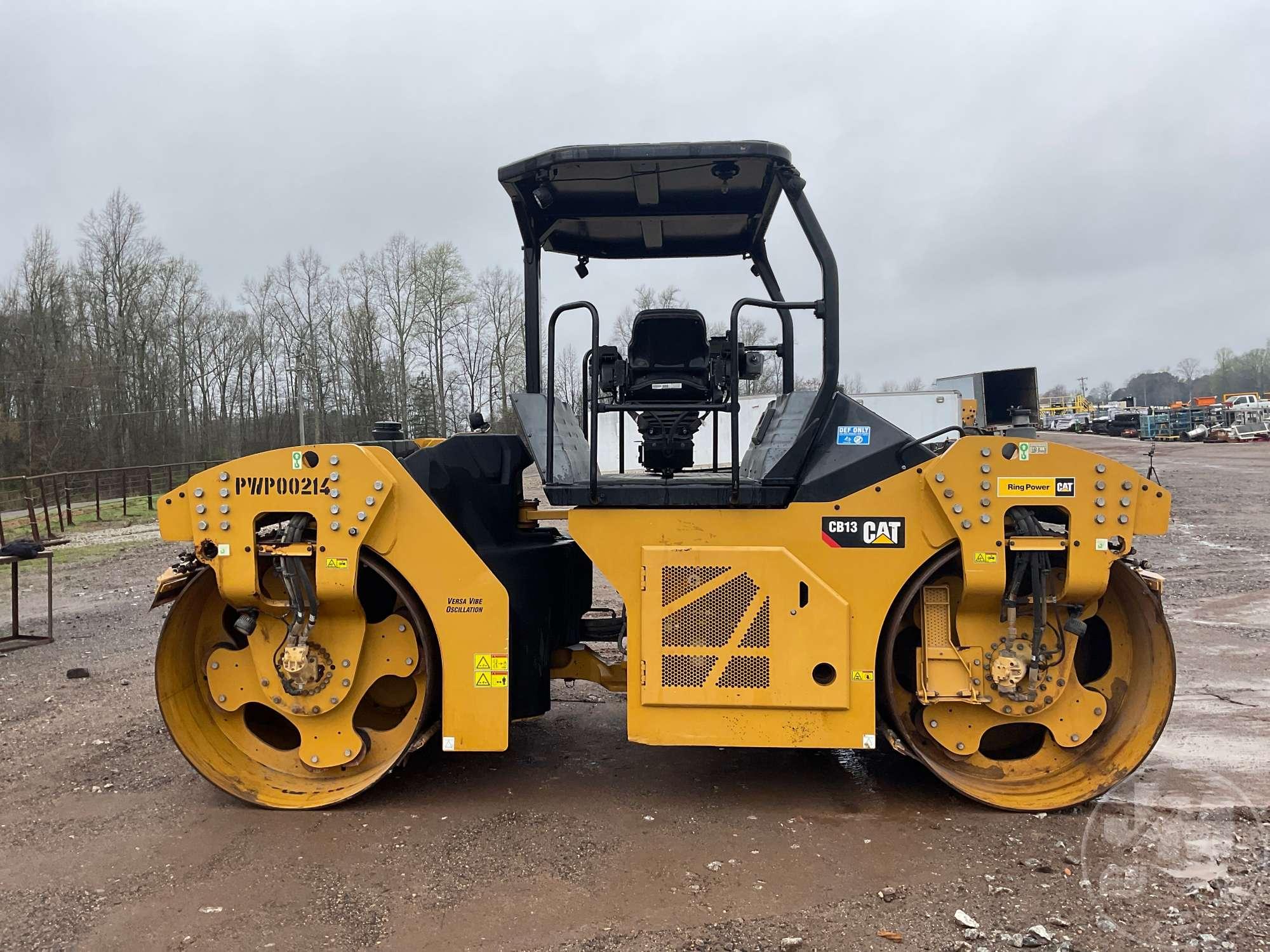 2019 CATERPILLAR CB13 TANDEM VIBRATORY ROLLER SN: CAT0CB13TPWP00214