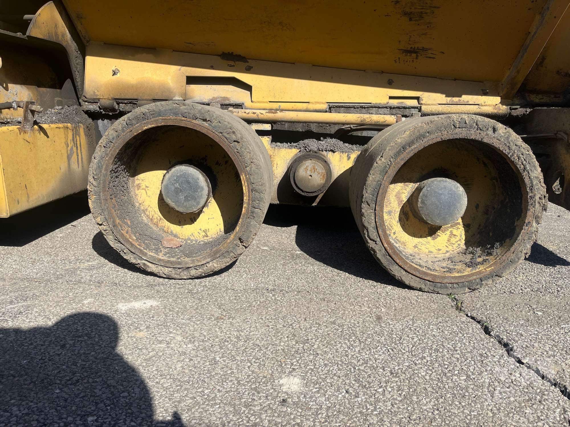 2007 CATERPILLAR AP1000D RUBBER TIRE PAVER  SN: EAD00131