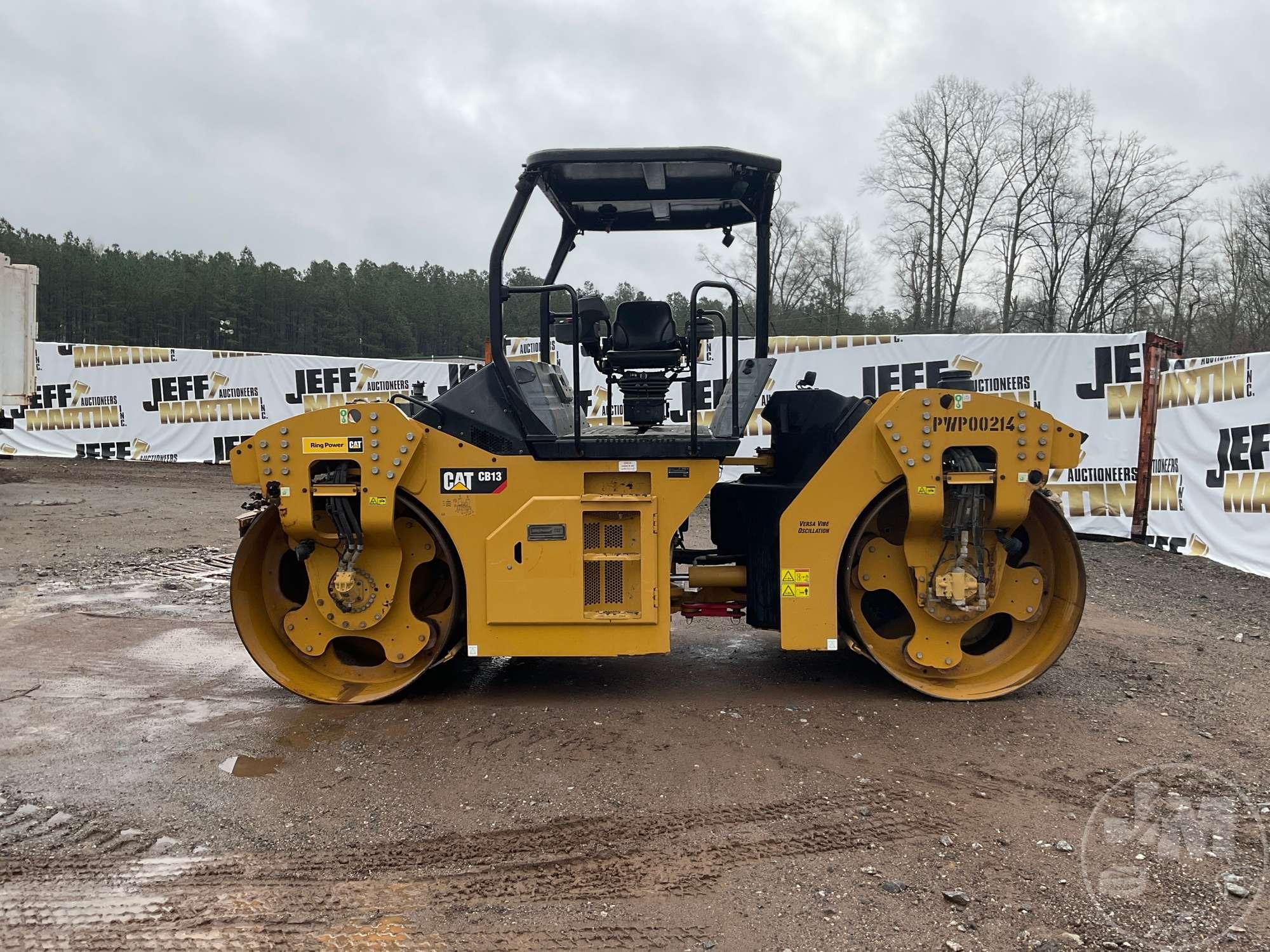 2019 CATERPILLAR CB13 TANDEM VIBRATORY ROLLER SN: CAT0CB13TPWP00214