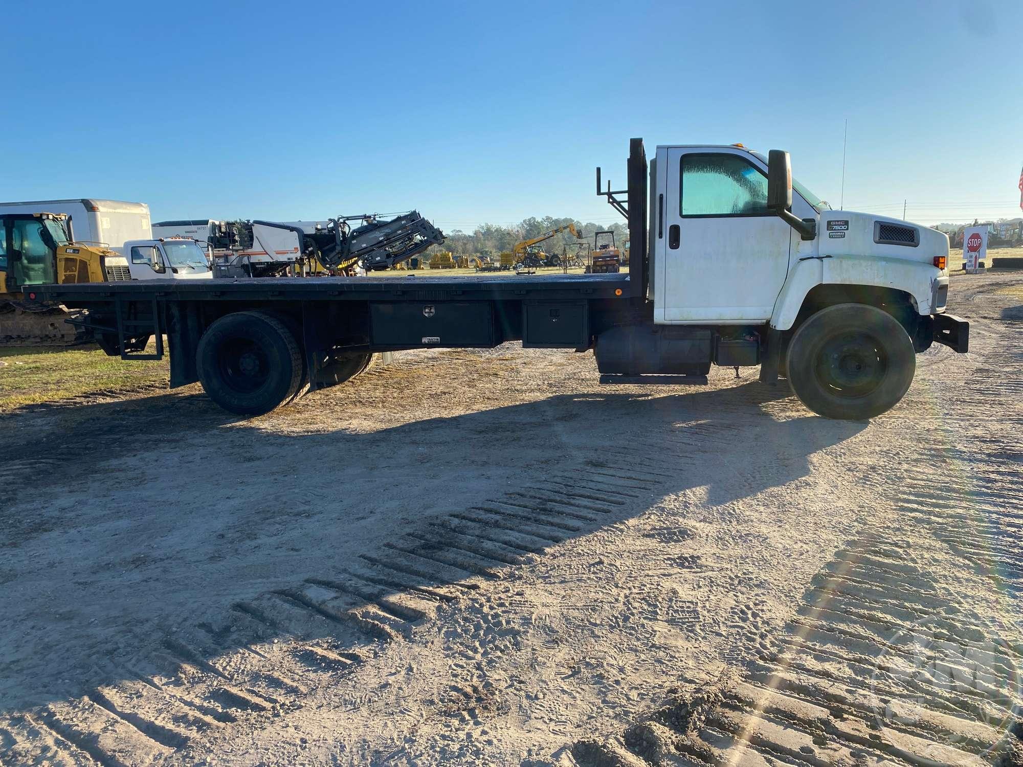 2003 GMC C7 SINGLE AXLE REGULAR CAB FLATBED TRUCK VIN: 1GDM7E1333F521231