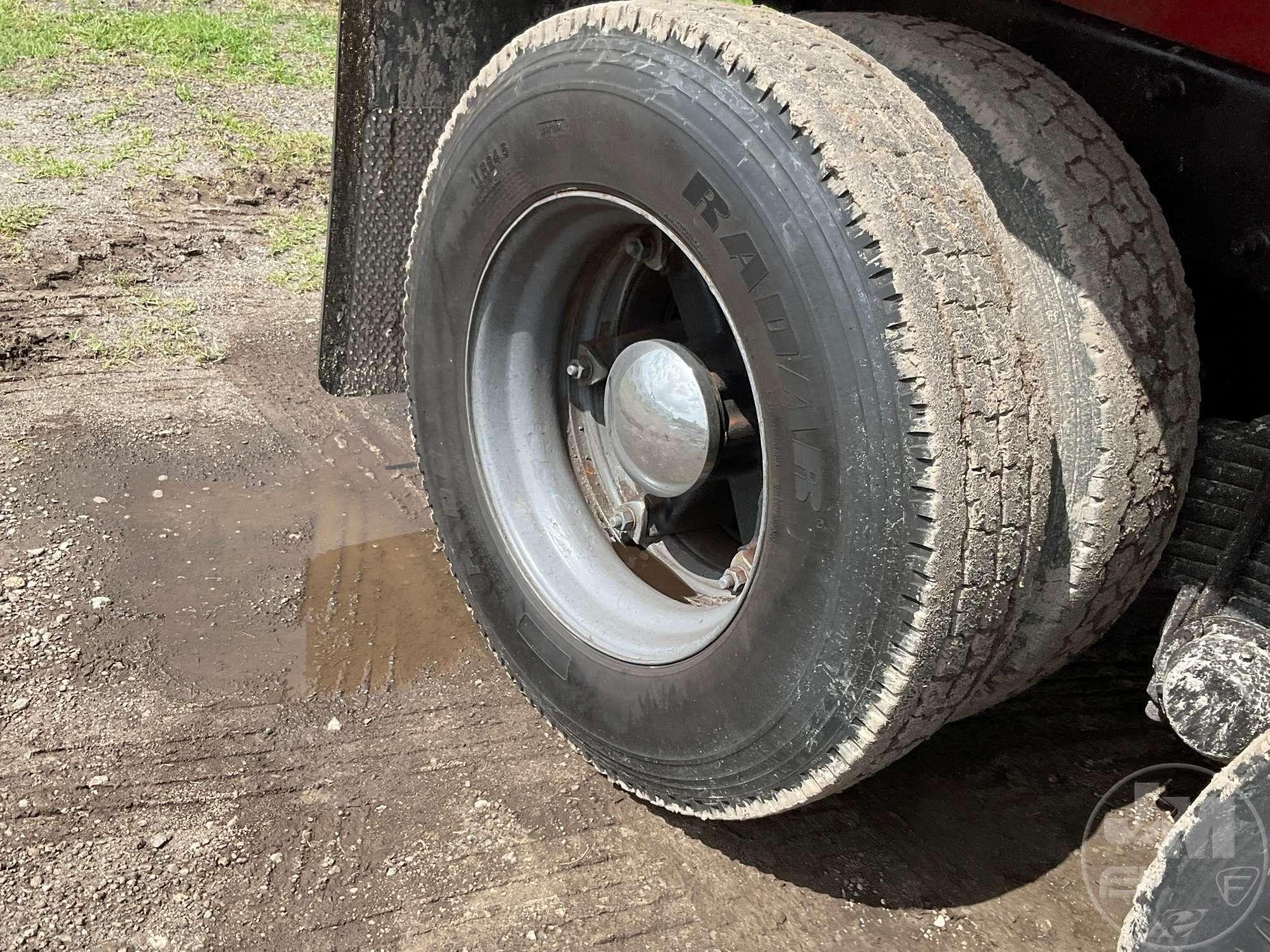 2000 MACK RD690S  TRI-AXLE DUMP TRUCK VIN: 1M2P264C0YM031880