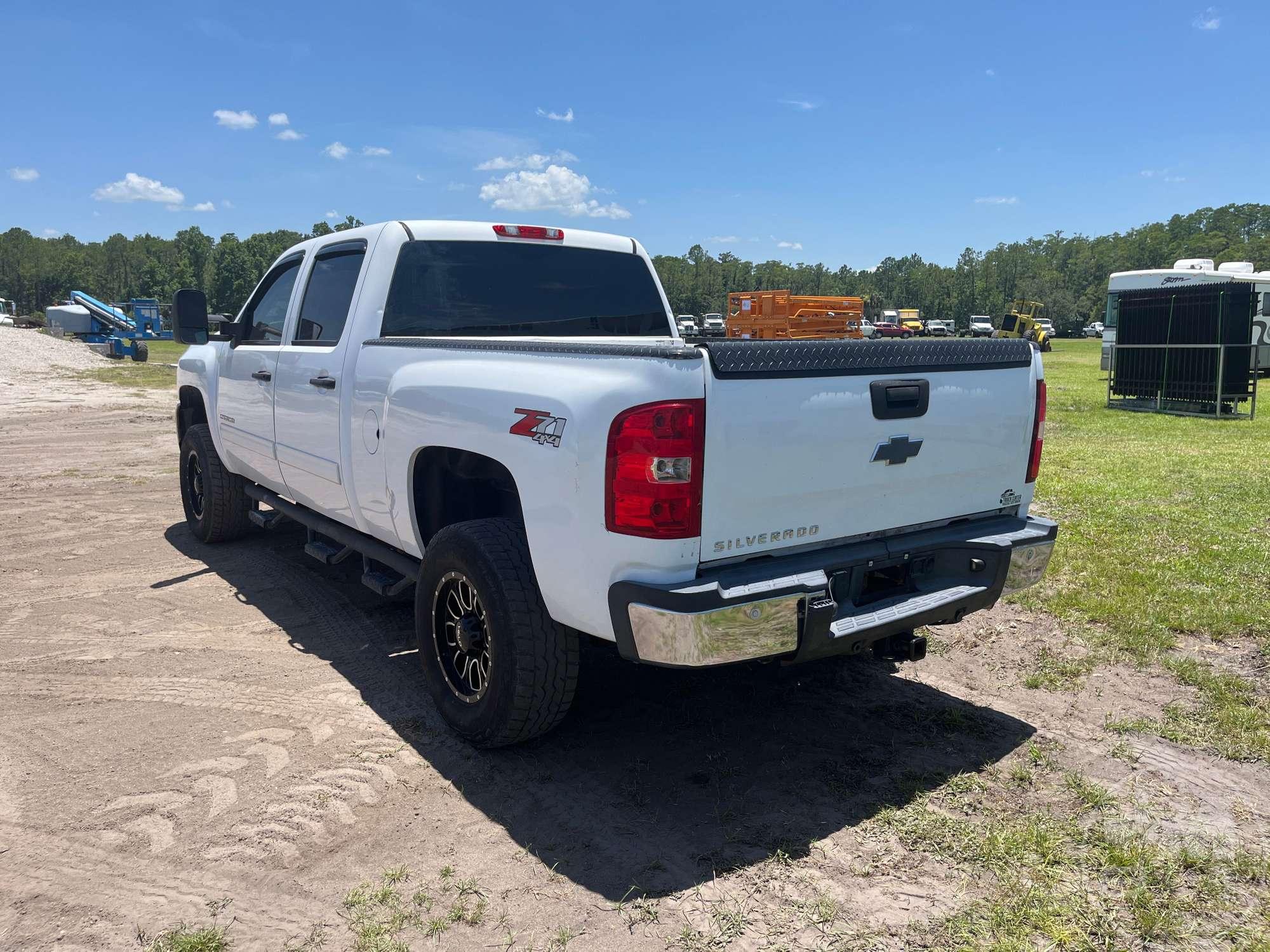 2011 CHEVROLET SILVERADO 2500 HD Z71 CREW CAB 4X4 PICKUP VIN: 1GC1KXC85BF242470