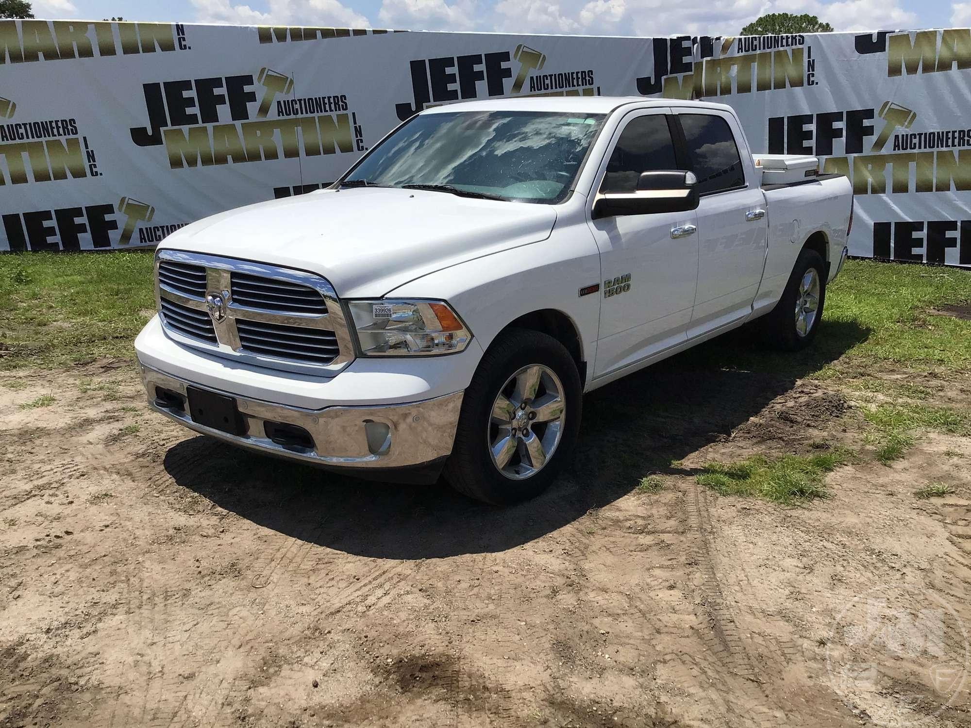 2015 RAM 1500 CREW CAB 4X4 PICKUP VIN: 1C6RR7TM4FS652287