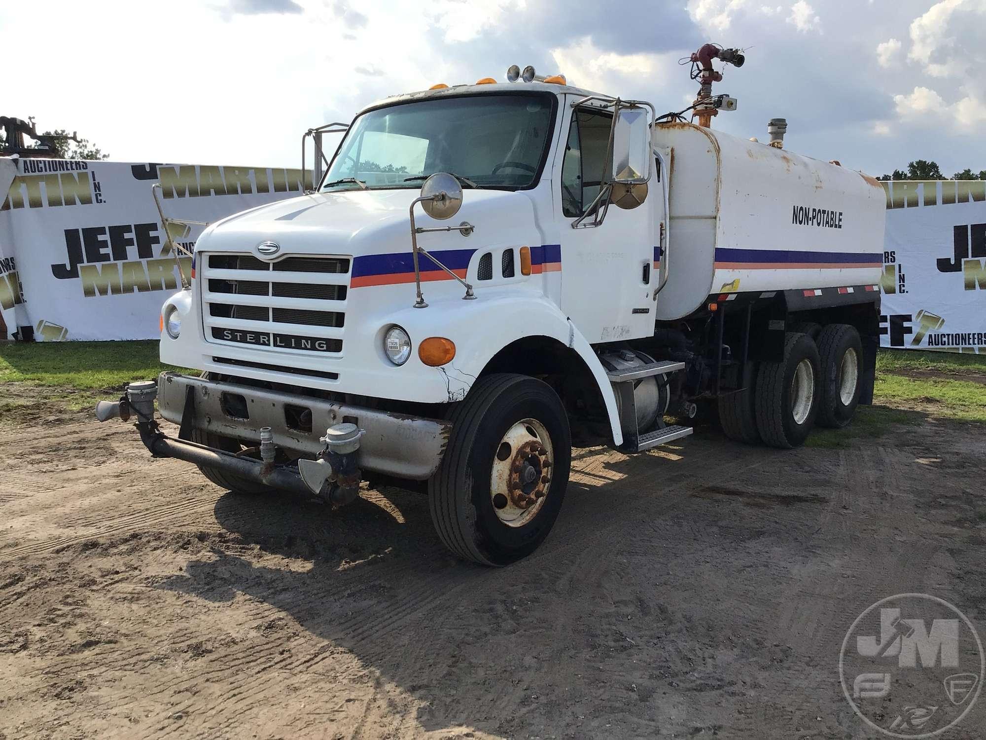 2006 STERLING L7500 4000 GALLON TANDEM AXLE WATER TRUCK VIN: 2FZHATDC17AY16674