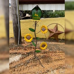 JOHN DEERE BIRDHOUSE WITH SUNFLOWERS