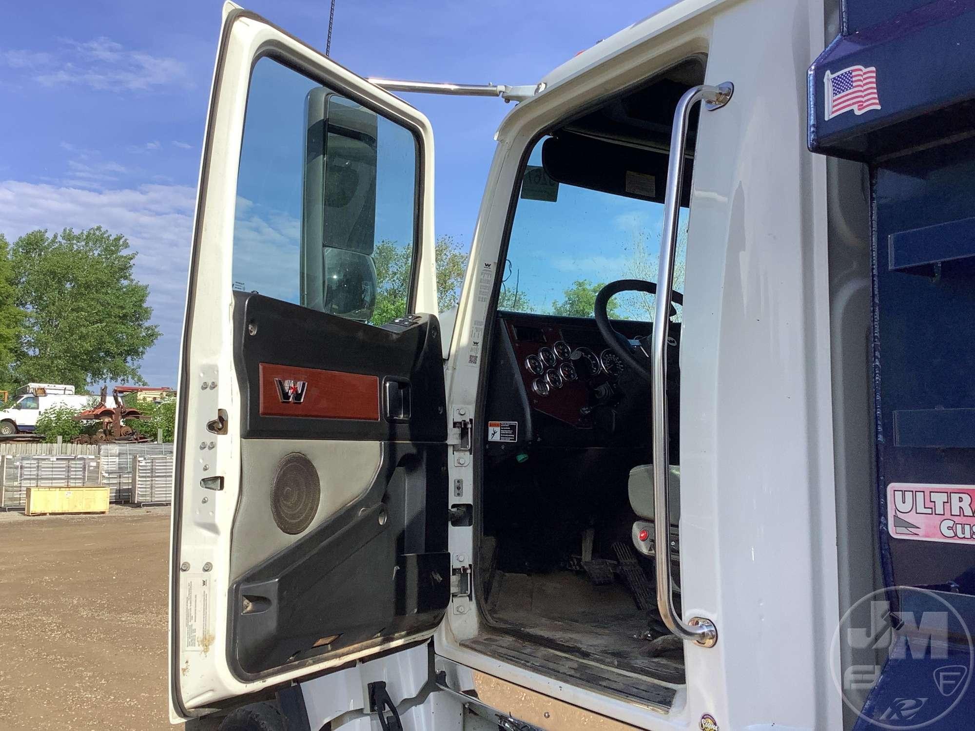 2018 WESTERN STAR 4700SF QUAD AXLE DUMP TRUCK VIN: 5KKSAVFE5JPJK8246