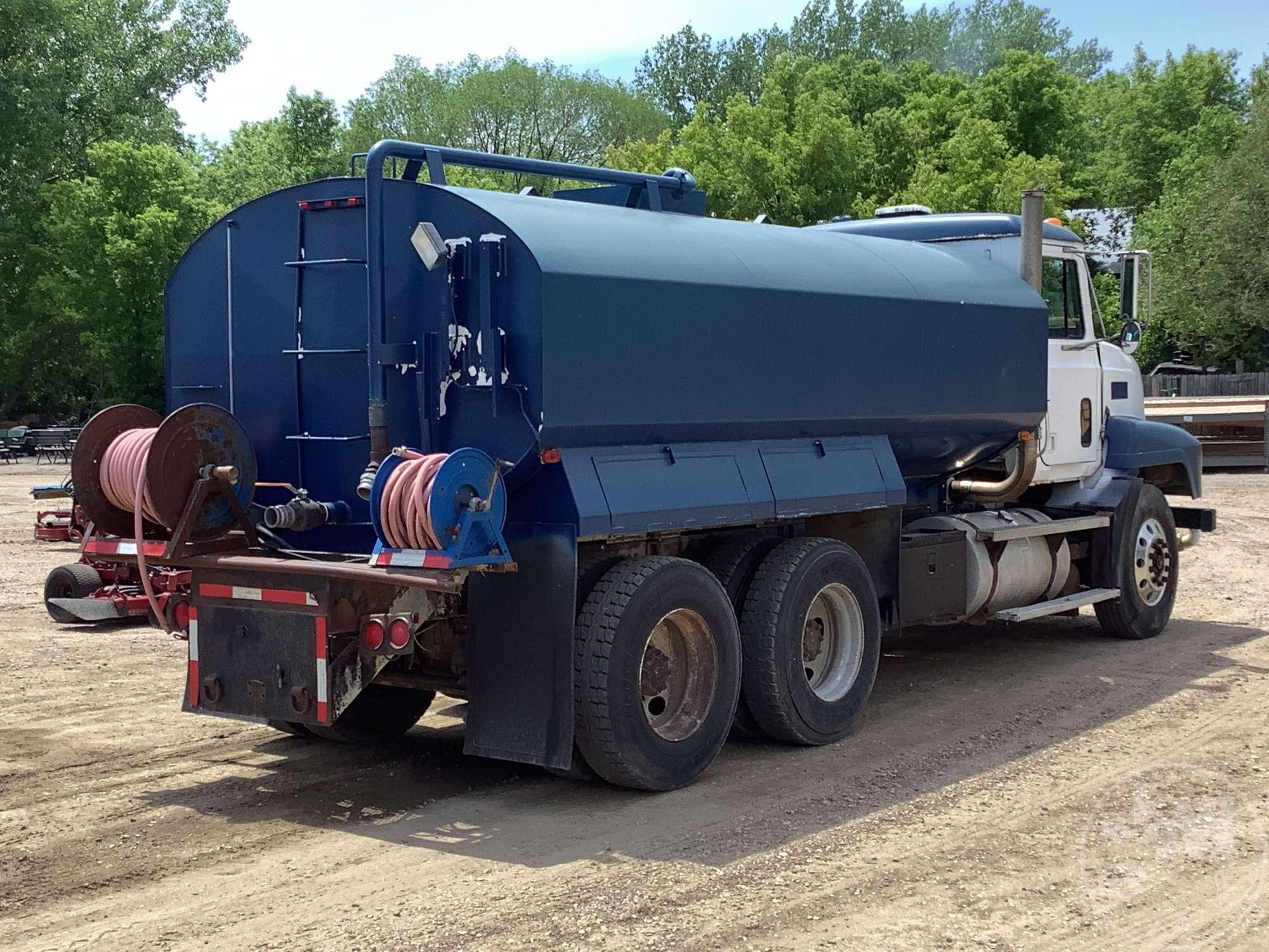 2000 MACK CH TANDEM AXLE WATER TRUCK VIN: 1M1AA13Y2YW118729