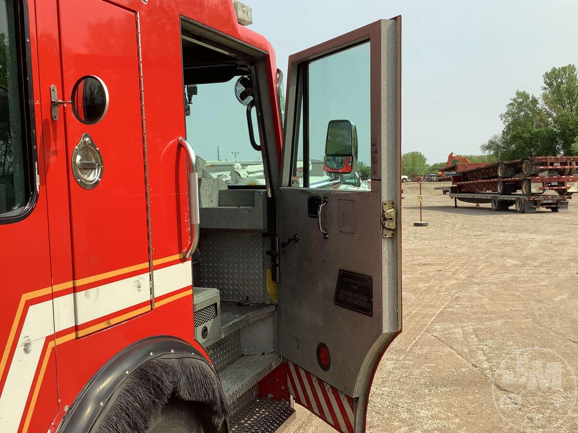 2004 SPARTAN MOTORS CHASSIS GLADIATOR VIN: 4S7AX2F974C046221 T/A FIRE TRUCK