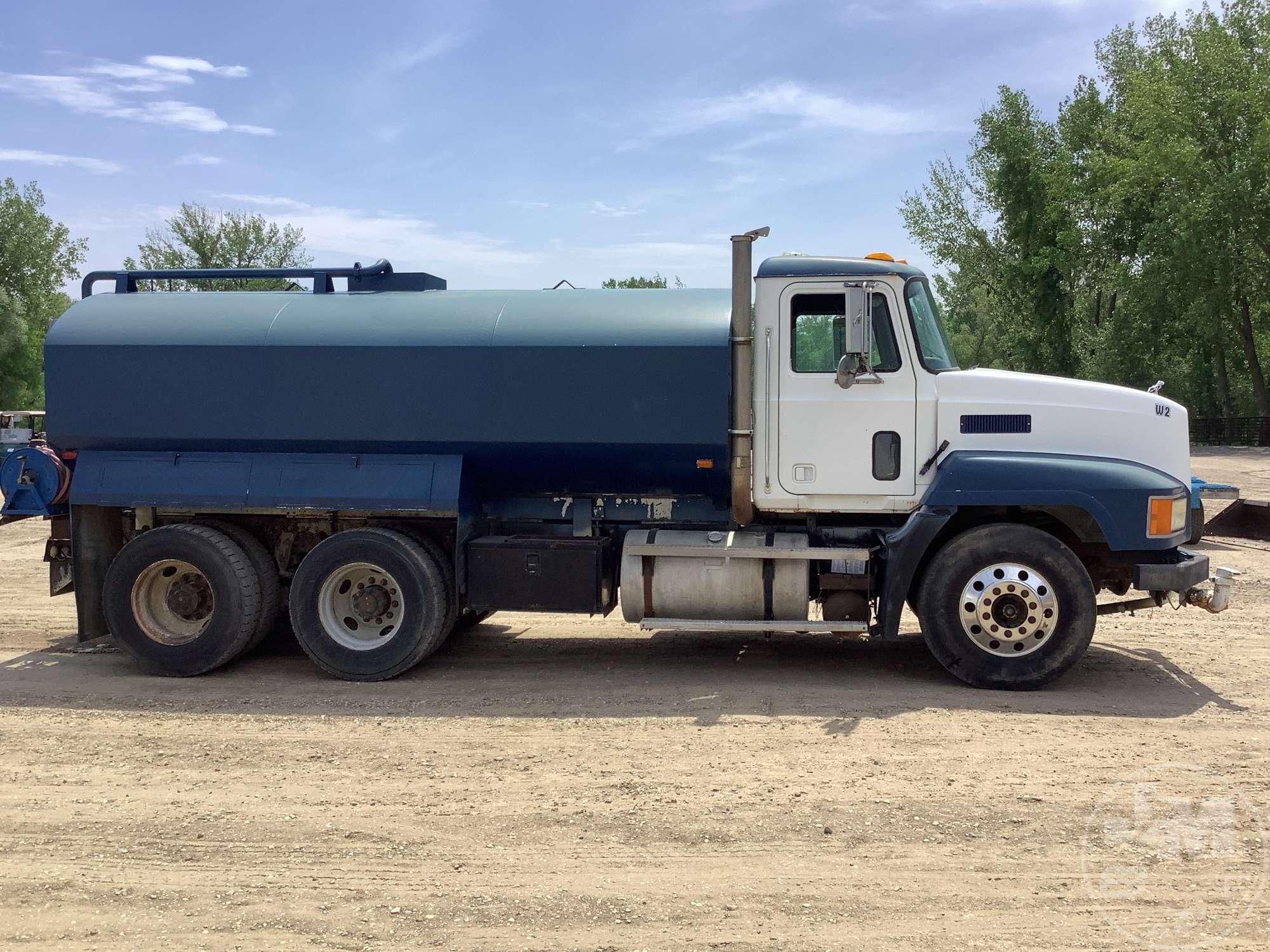 2000 MACK CH TANDEM AXLE WATER TRUCK VIN: 1M1AA13Y2YW118729