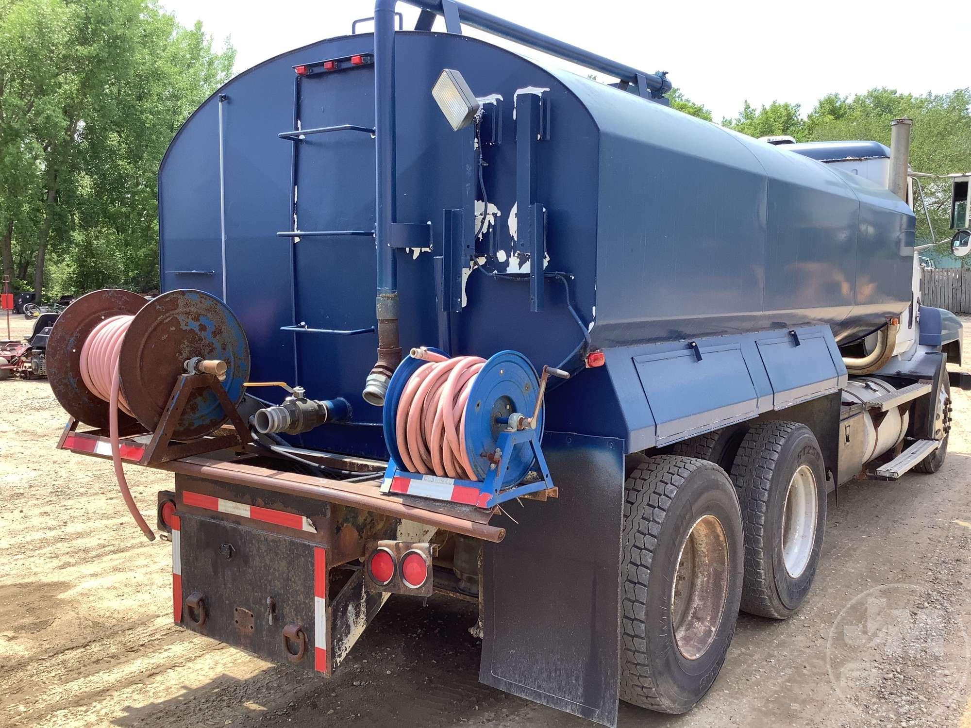 2000 MACK CH TANDEM AXLE WATER TRUCK VIN: 1M1AA13Y2YW118729