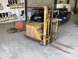 EATON, YALE & TOWNE WST-30 SN: 69985-S ELECTRIC FORKLIFT