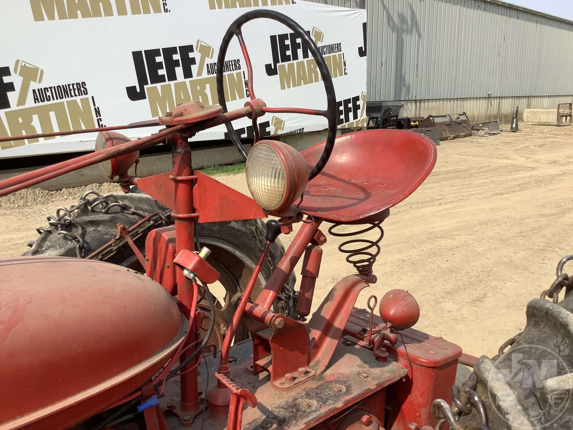 1949 INTERNATIONAL FARMALL H TRACTOR W/LOADER SN: FBH-304807X