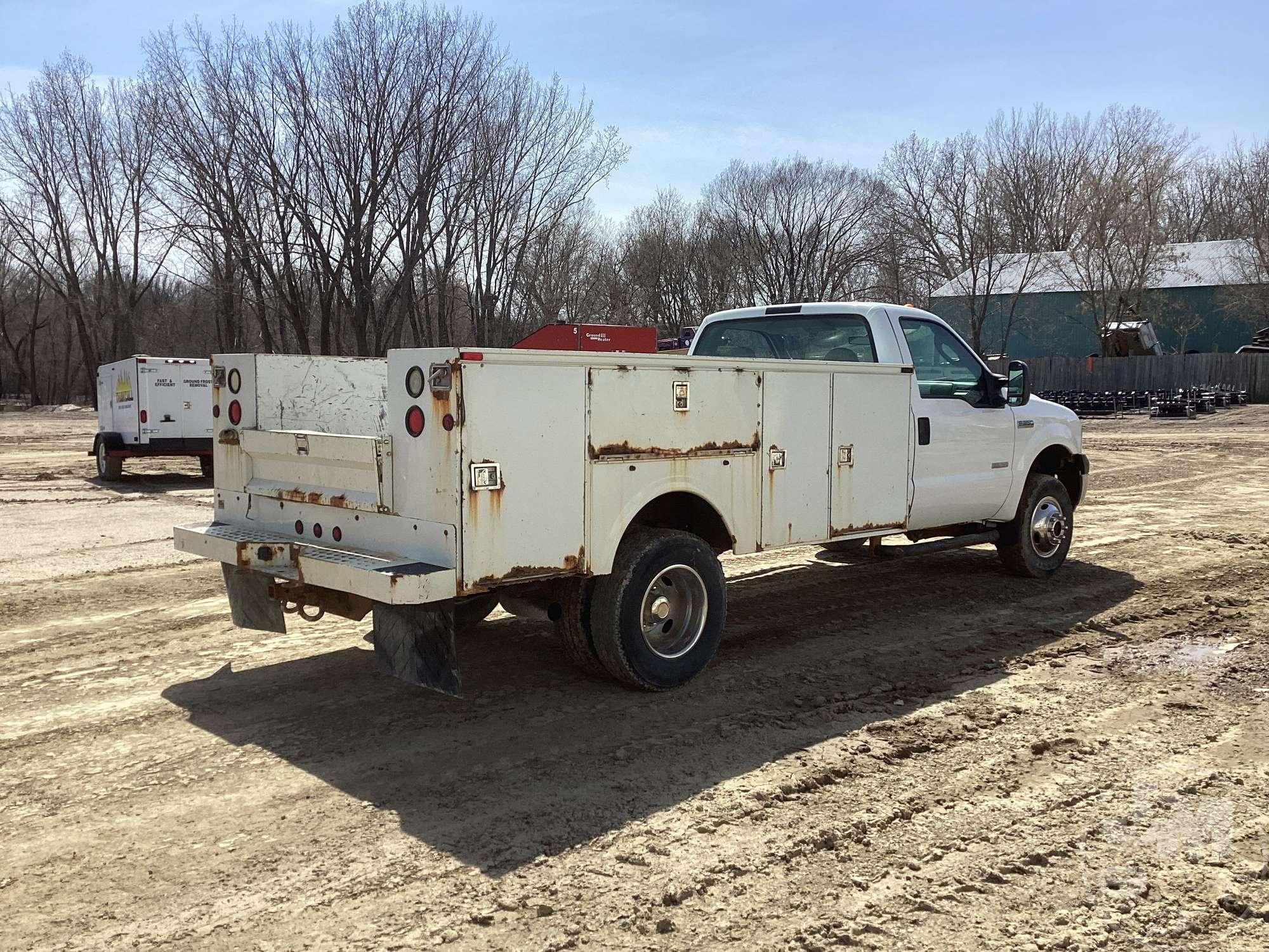 2007 FORD F-350 S/A UTILITY TRUCK VIN: 1FDWF37P77EA02558