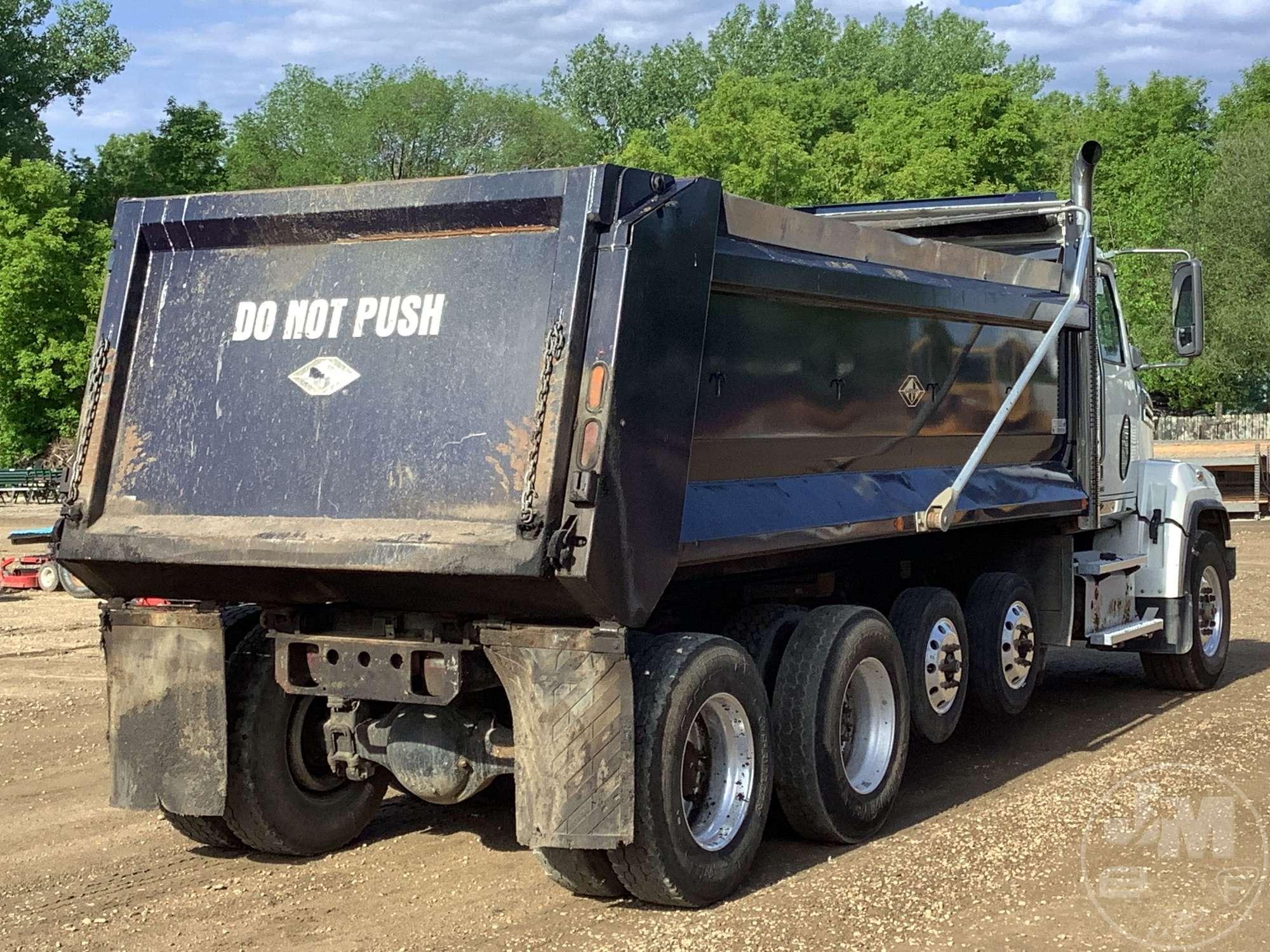 2018 WESTERN STAR 4700SF QUAD AXLE DUMP TRUCK VIN: 5KKSAVFE5JPJK8246