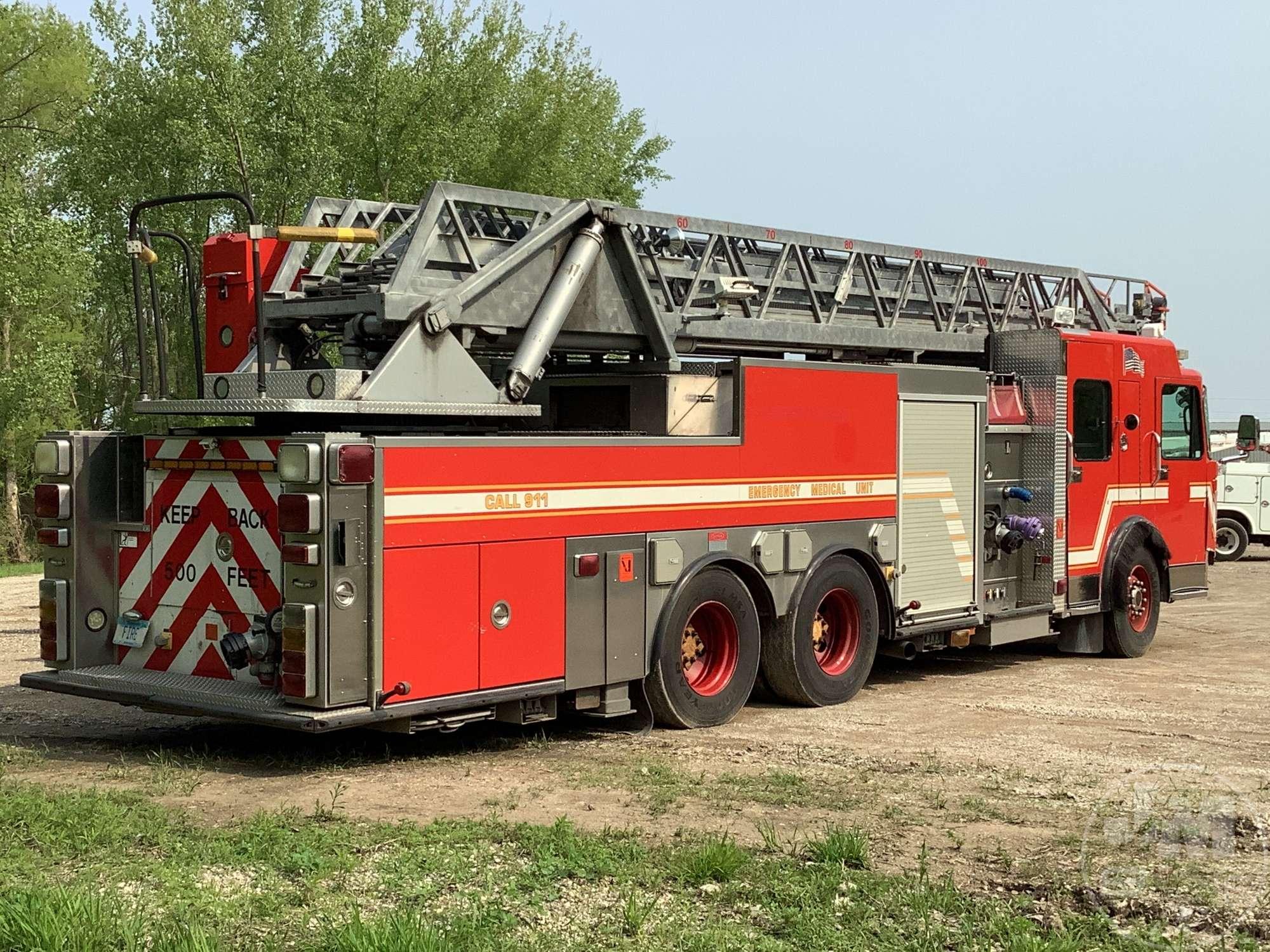 2004 SPARTAN MOTORS CHASSIS GLADIATOR VIN: 4S7AX2F974C046221 T/A FIRE TRUCK